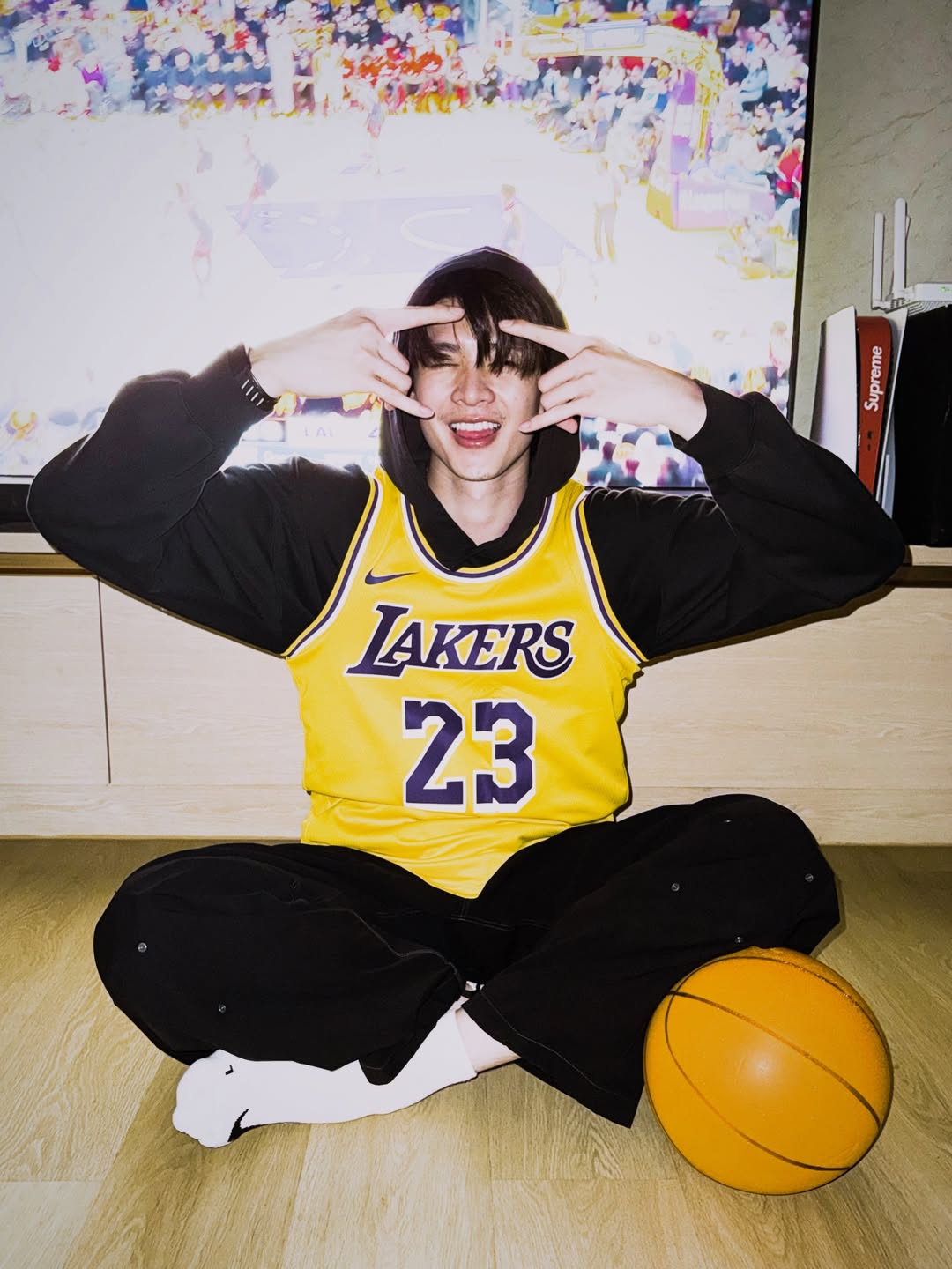 มีน - นิชคุณ ขจรบริรักษ์