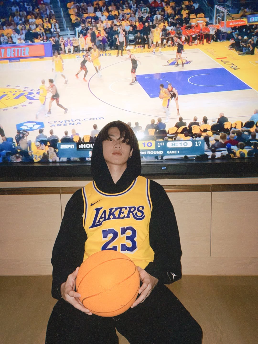 มีน - นิชคุณ ขจรบริรักษ์