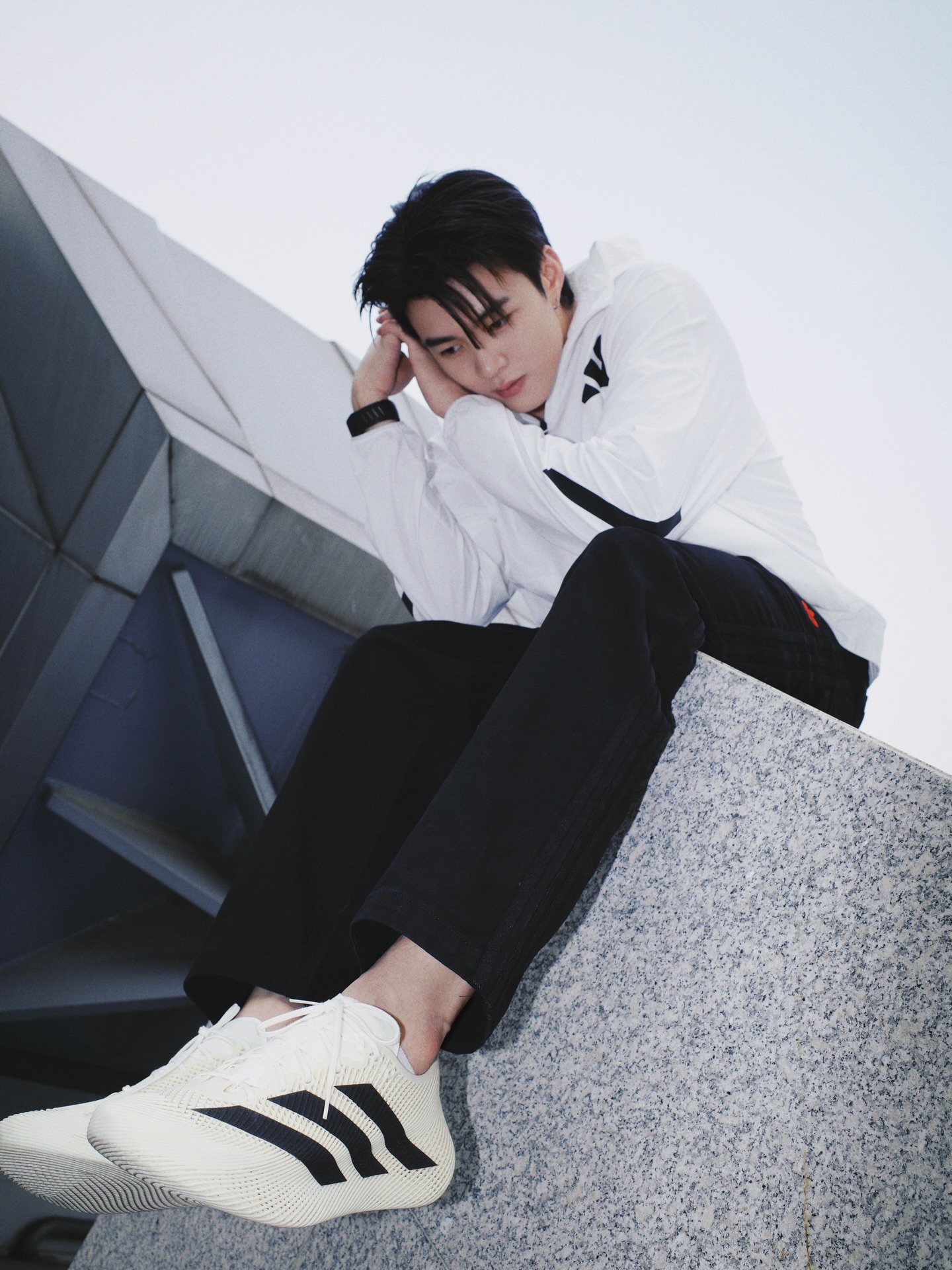 มีน - นิชคุณ ขจรบริรักษ์