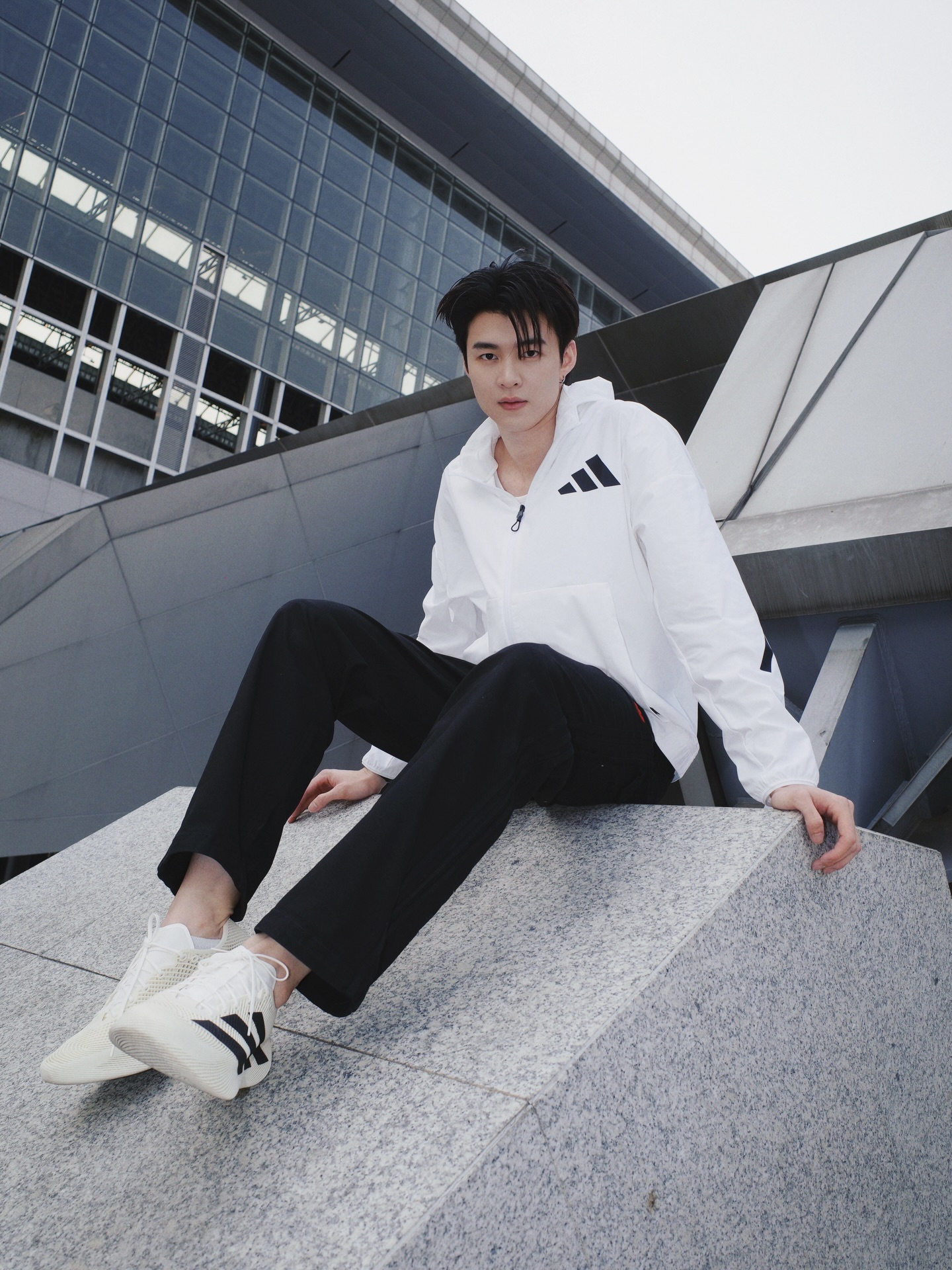 มีน - นิชคุณ ขจรบริรักษ์