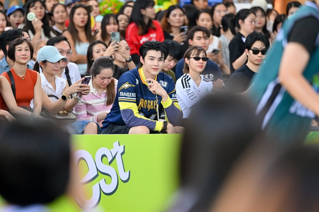 มีน - นิชคุณ ขจรบริรักษ์