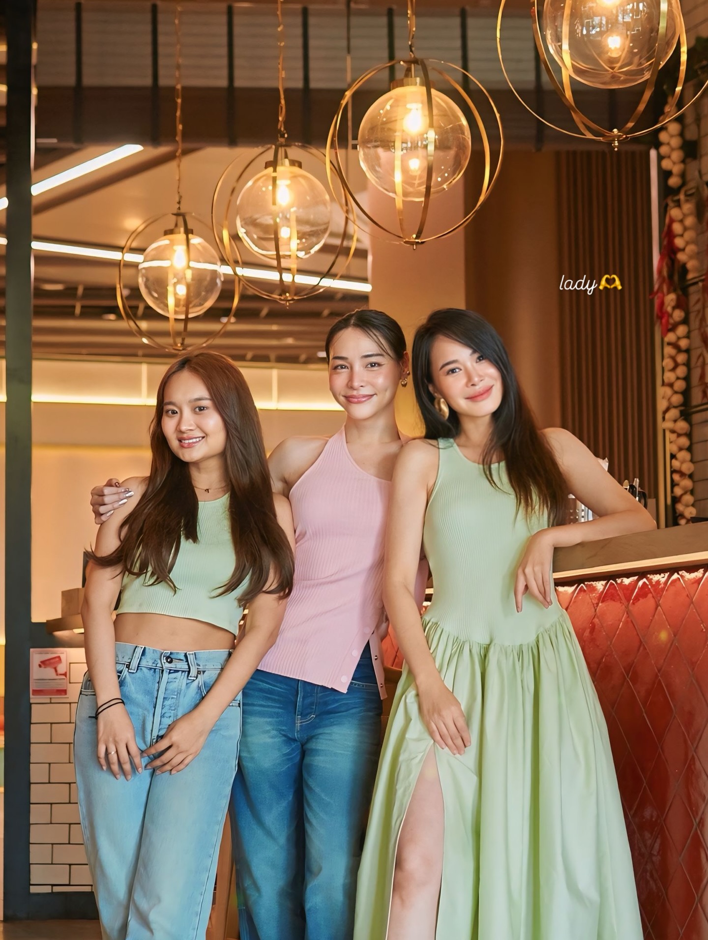 โบวี่ - อัฐมา ชีวนิชพันธ์