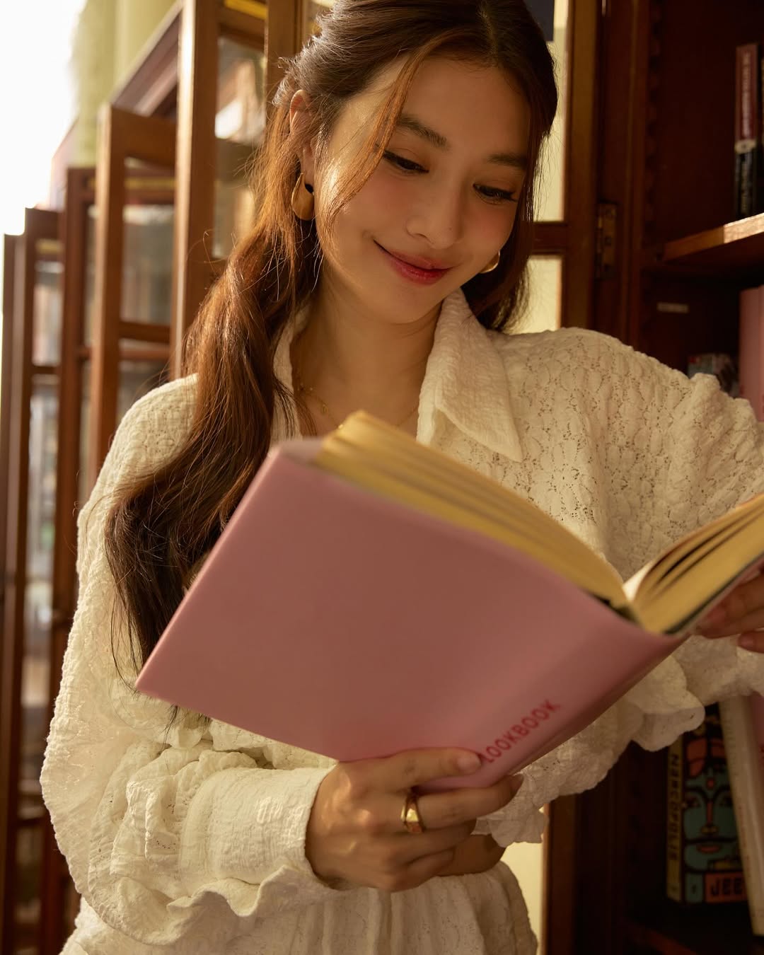 มิว - นิษฐา จิรยั่งยืน