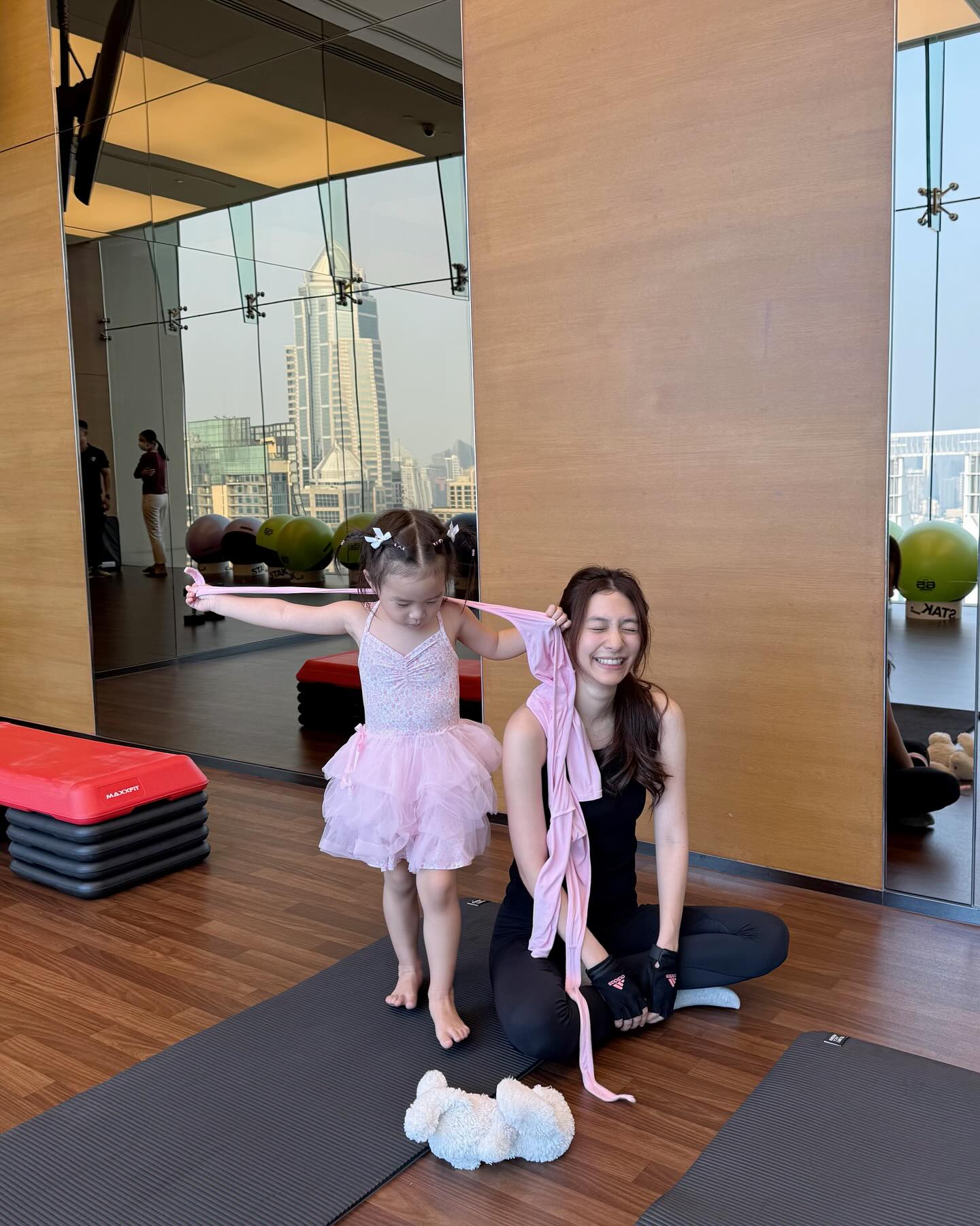 มิว - นิษฐา จิรยั่งยืน