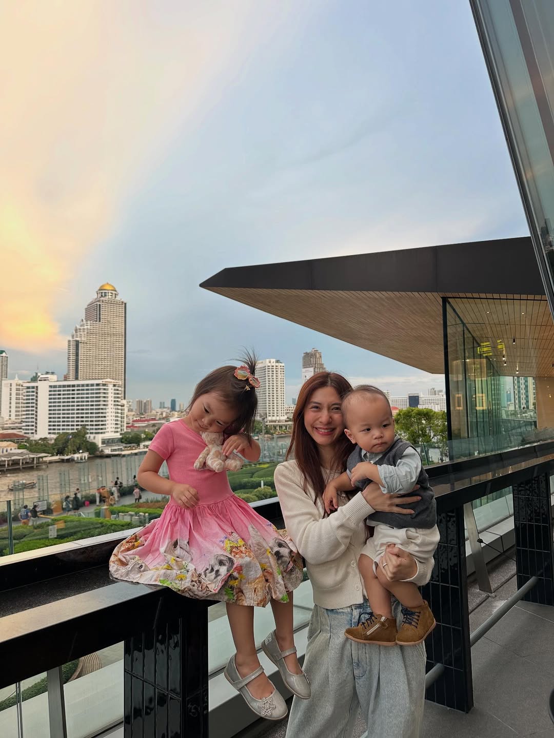มิว - นิษฐา จิรยั่งยืน
