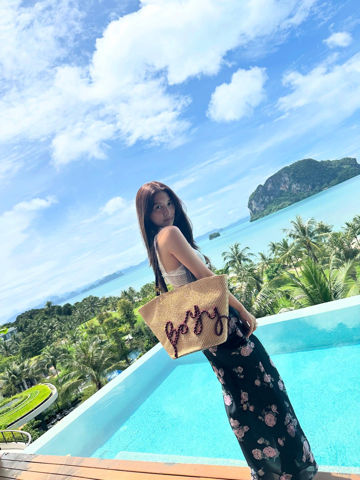 มิว - นิษฐา จิรยั่งยืน