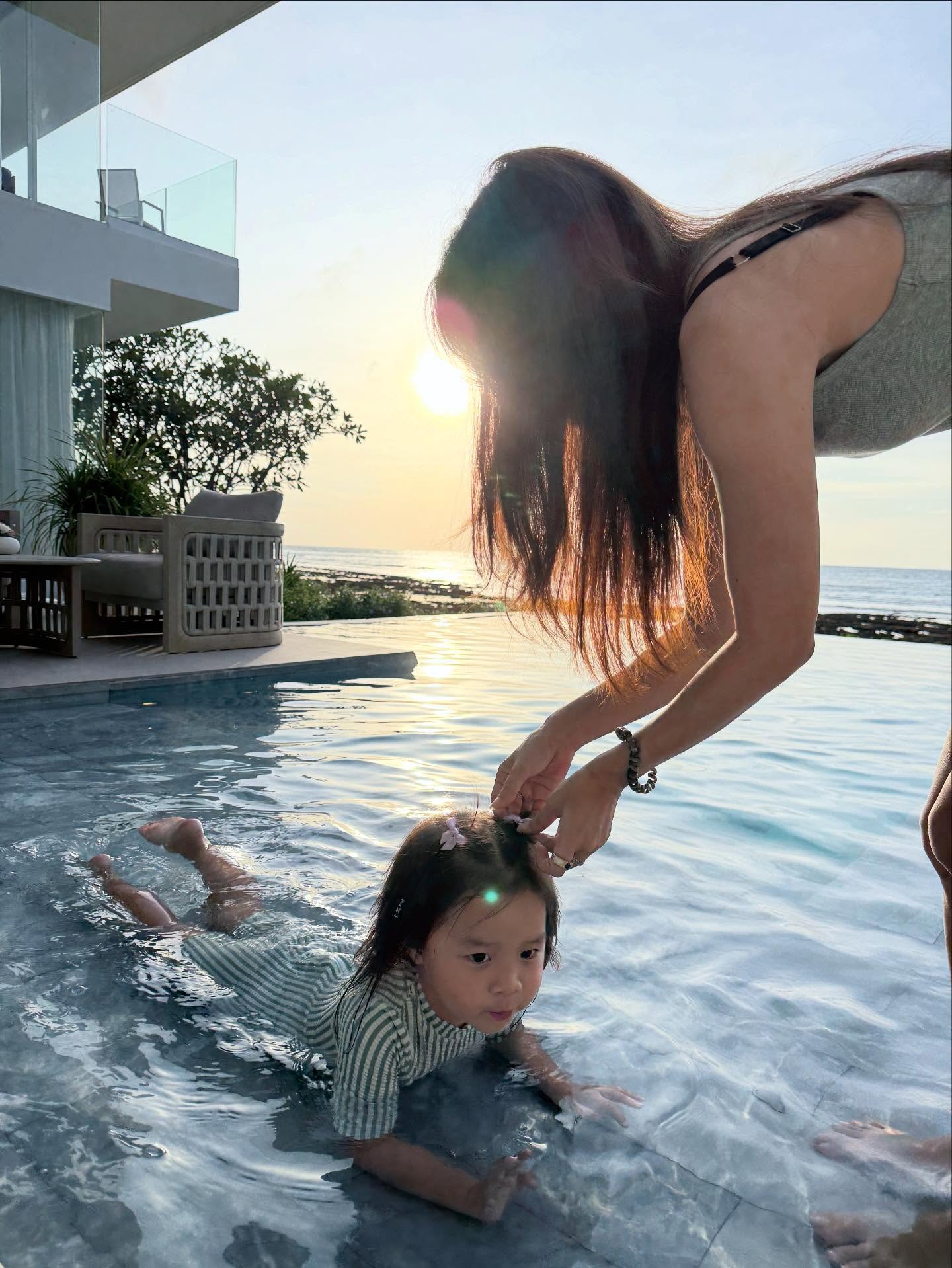 มิว - นิษฐา จิรยั่งยืน