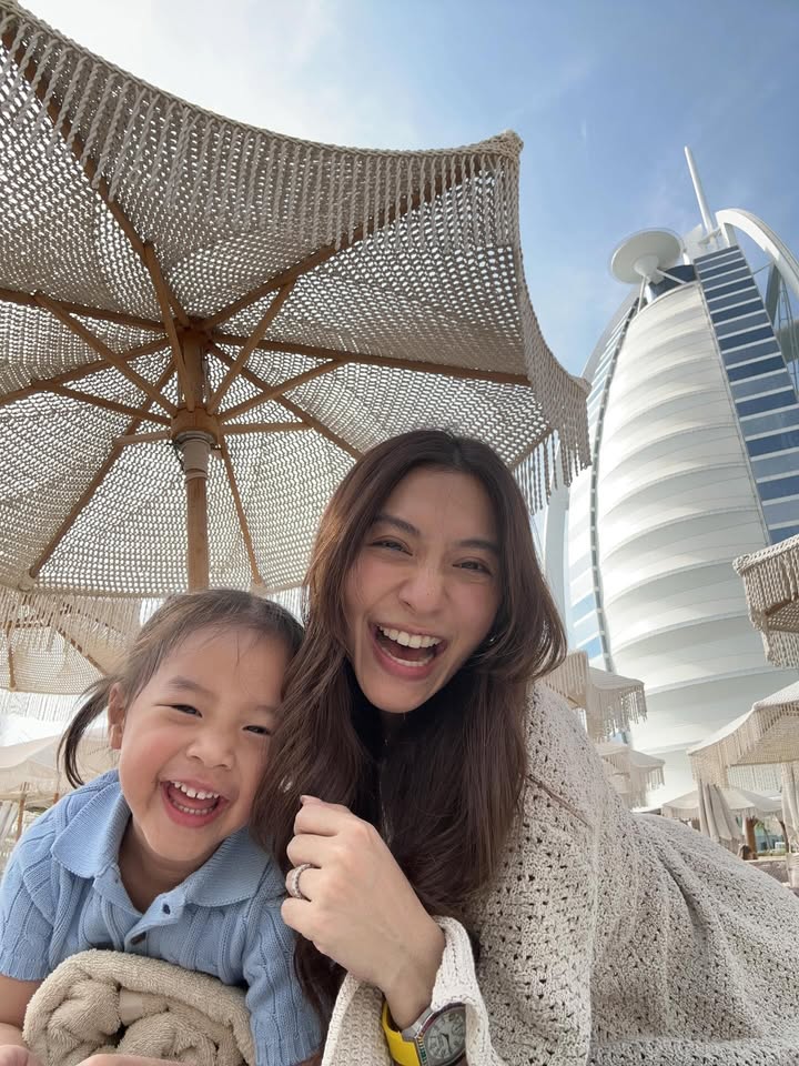 มิว - นิษฐา จิรยั่งยืน