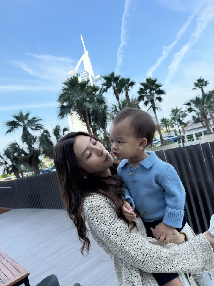 มิว - นิษฐา จิรยั่งยืน