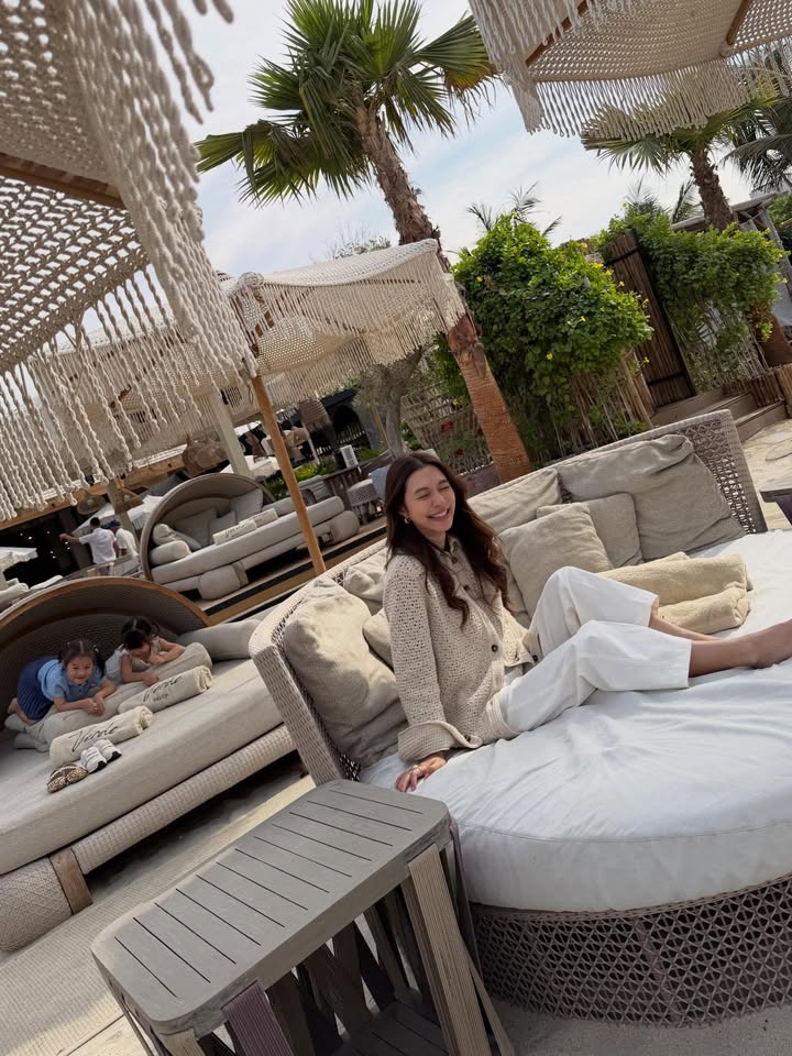 มิว - นิษฐา จิรยั่งยืน