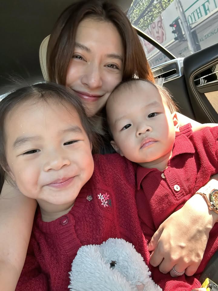 มิว - นิษฐา จิรยั่งยืน