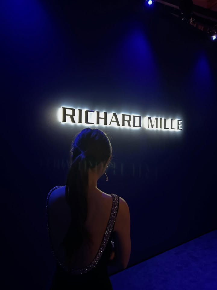 มิว - นิษฐา จิรยั่งยืน