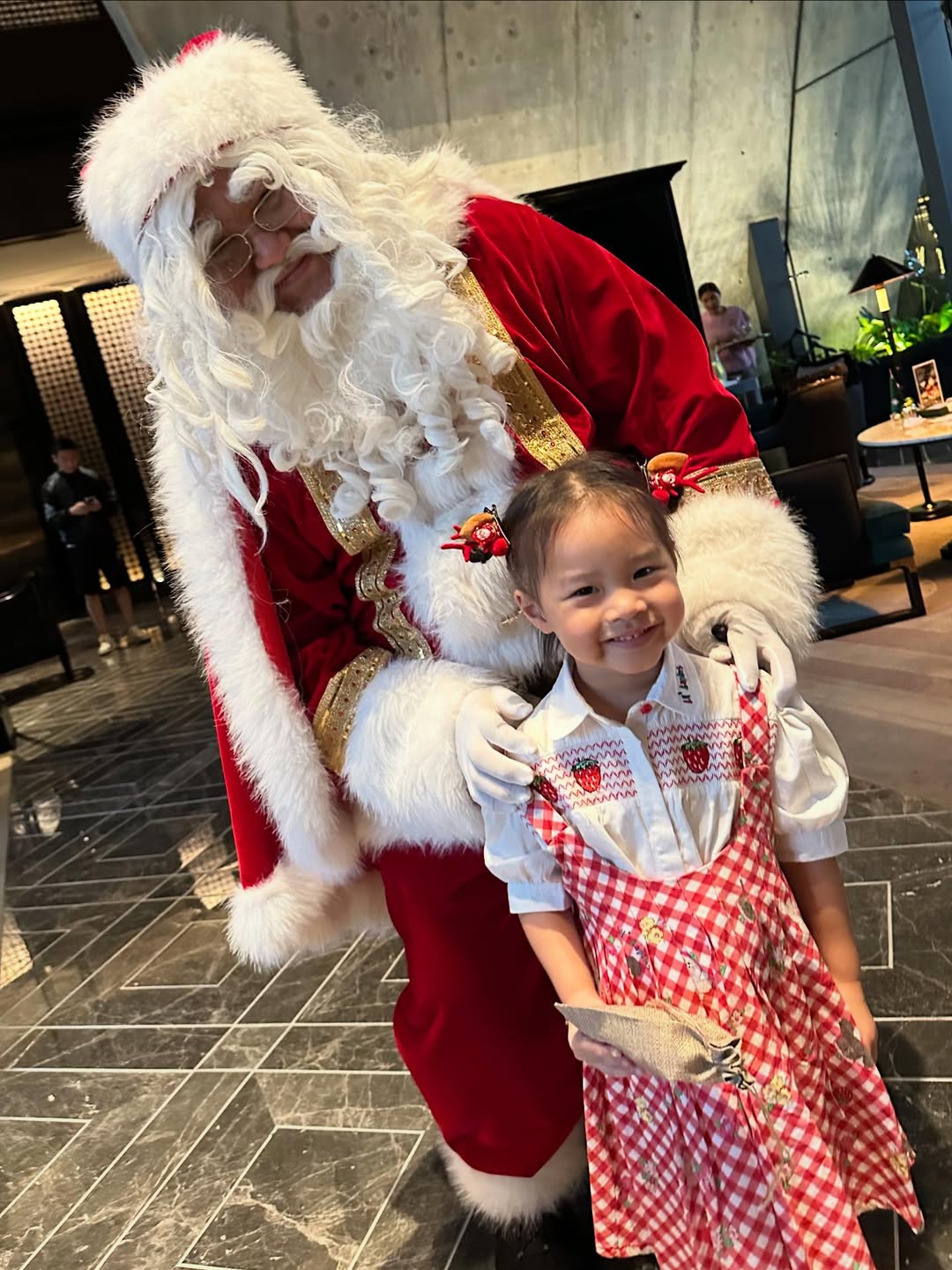 มิว - นิษฐา จิรยั่งยืน