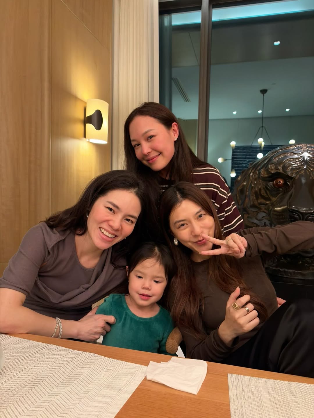 มิว - นิษฐา จิรยั่งยืน