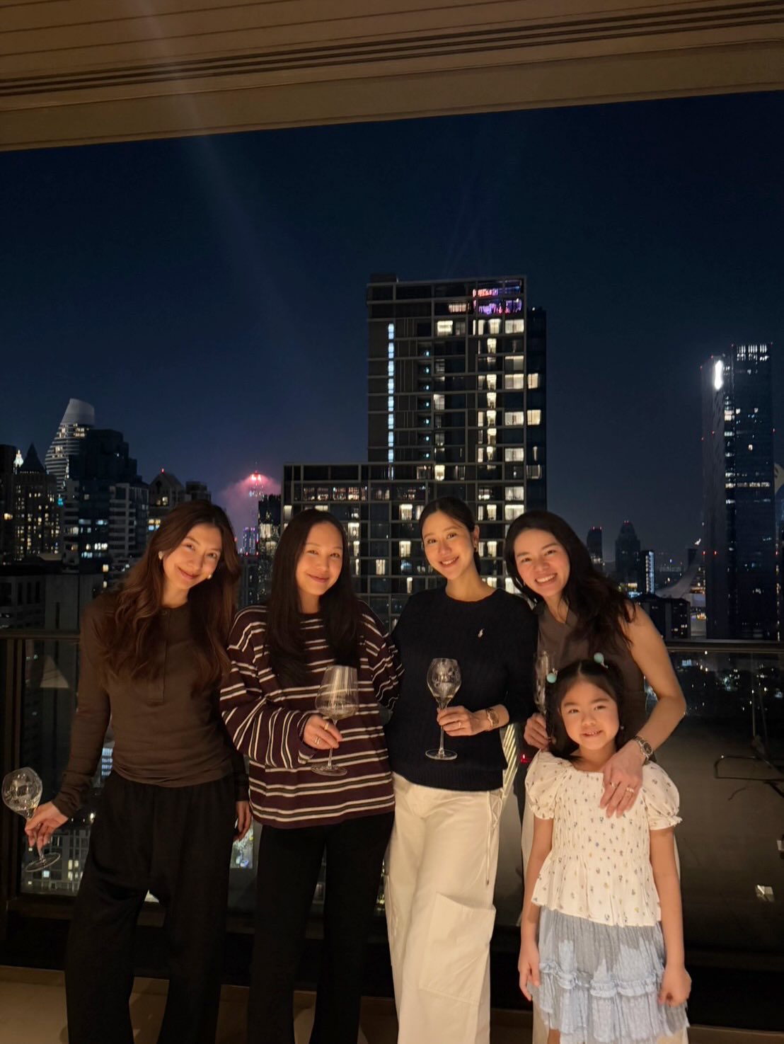 มิว - นิษฐา จิรยั่งยืน