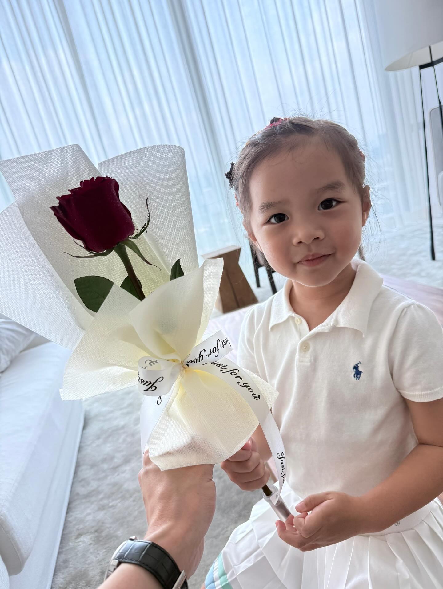 มิว - นิษฐา จิรยั่งยืน