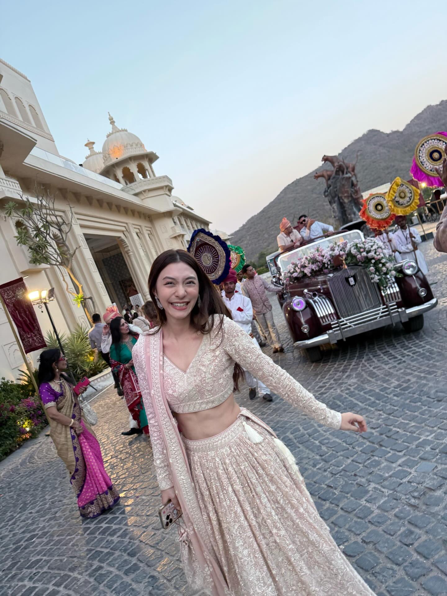 มิว - นิษฐา จิรยั่งยืน