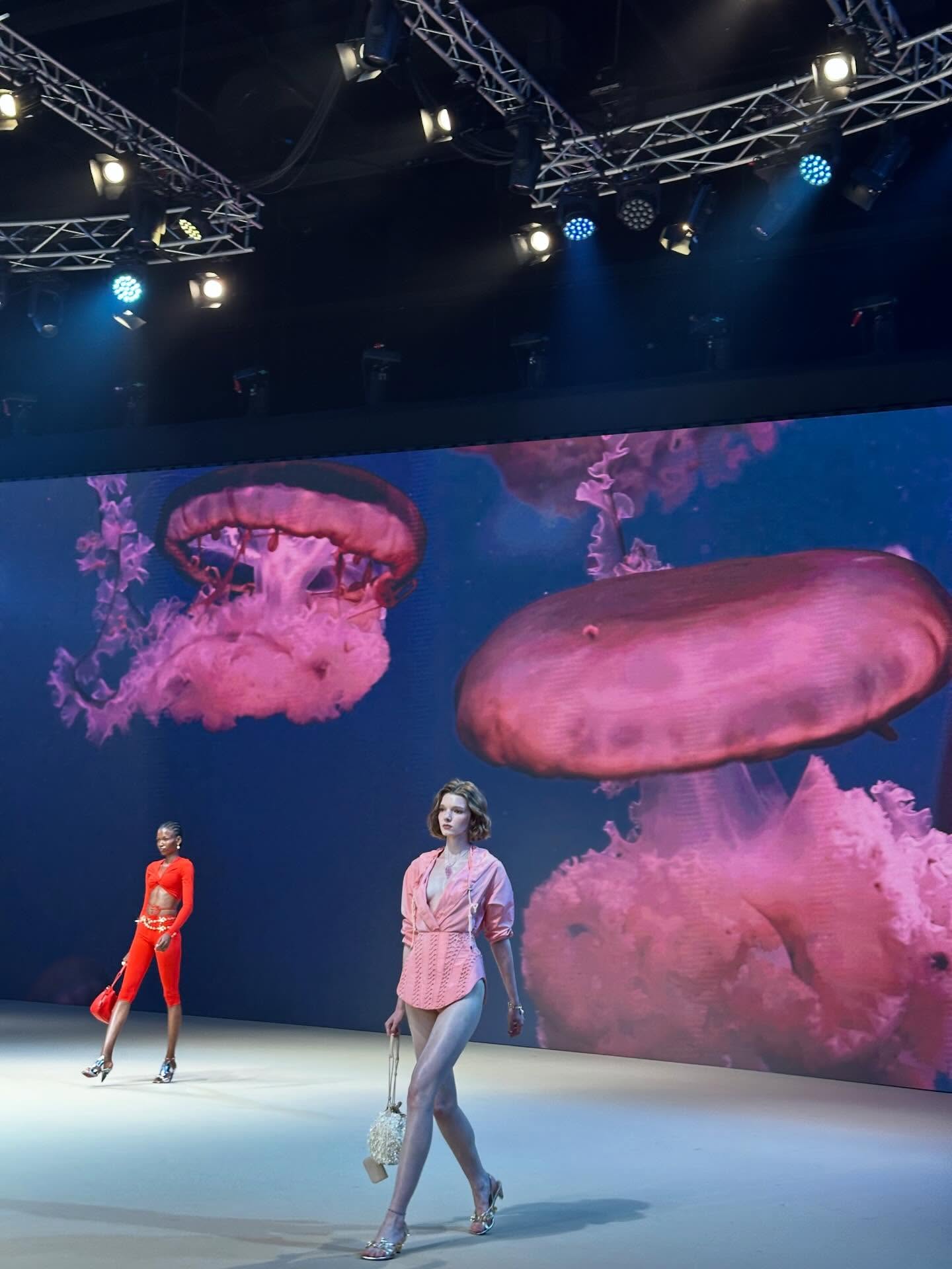 มิว - นิษฐา จิรยั่งยืน