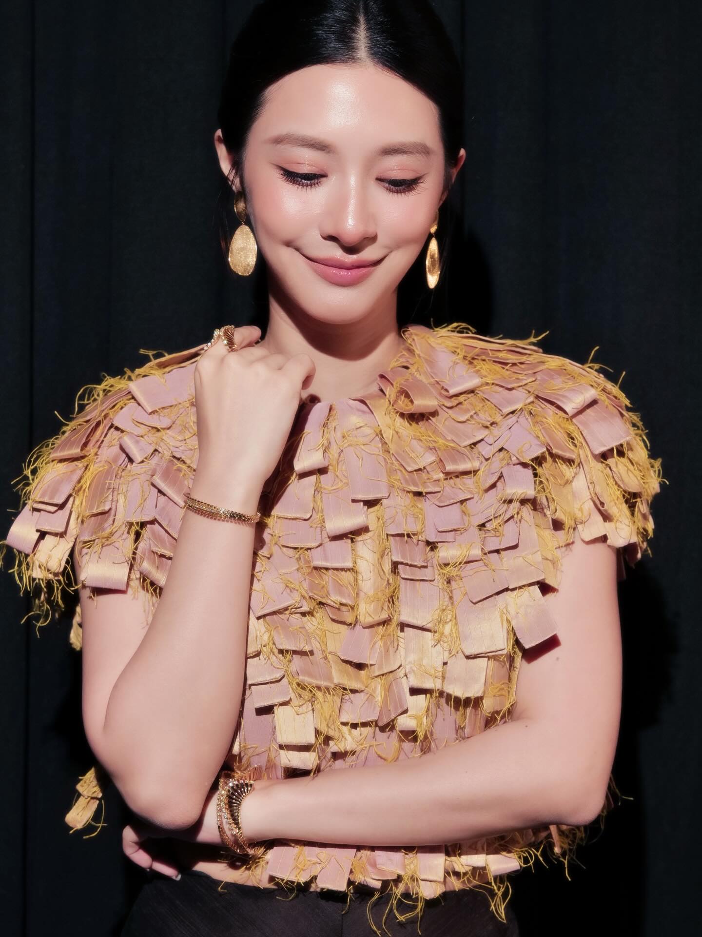 มิว - นิษฐา จิรยั่งยืน