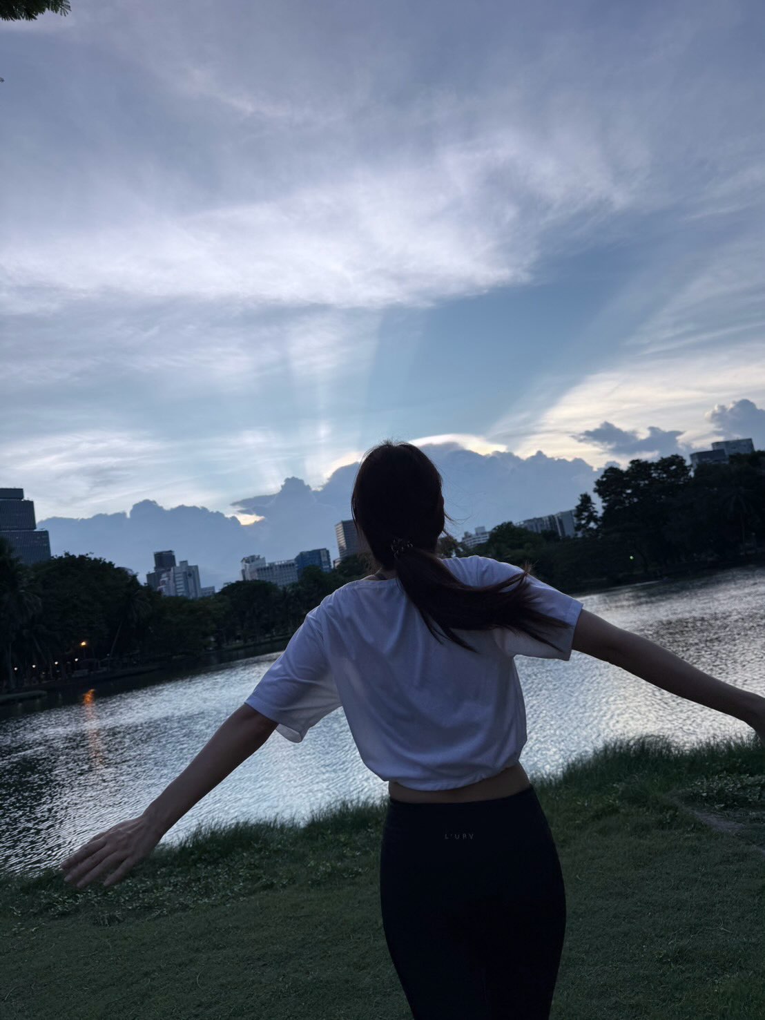 มิว - นิษฐา จิรยั่งยืน