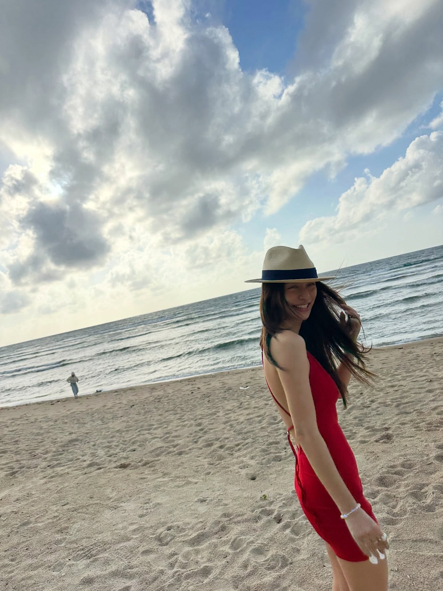 มิว - นิษฐา จิรยั่งยืน