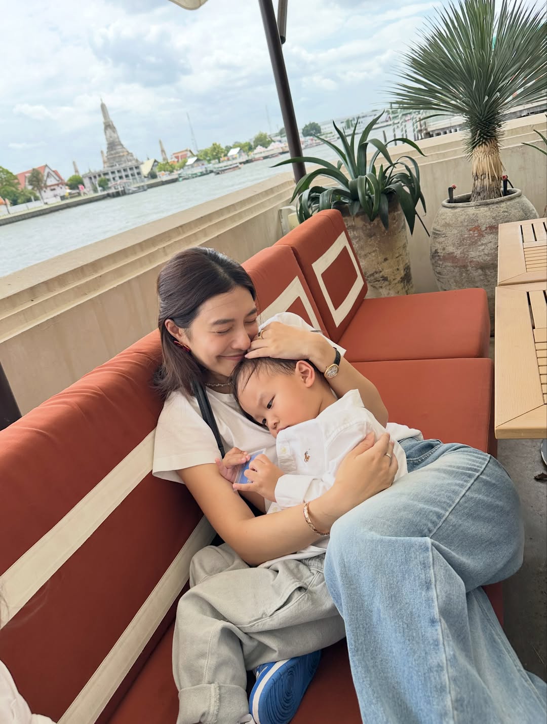 มิว - นิษฐา จิรยั่งยืน