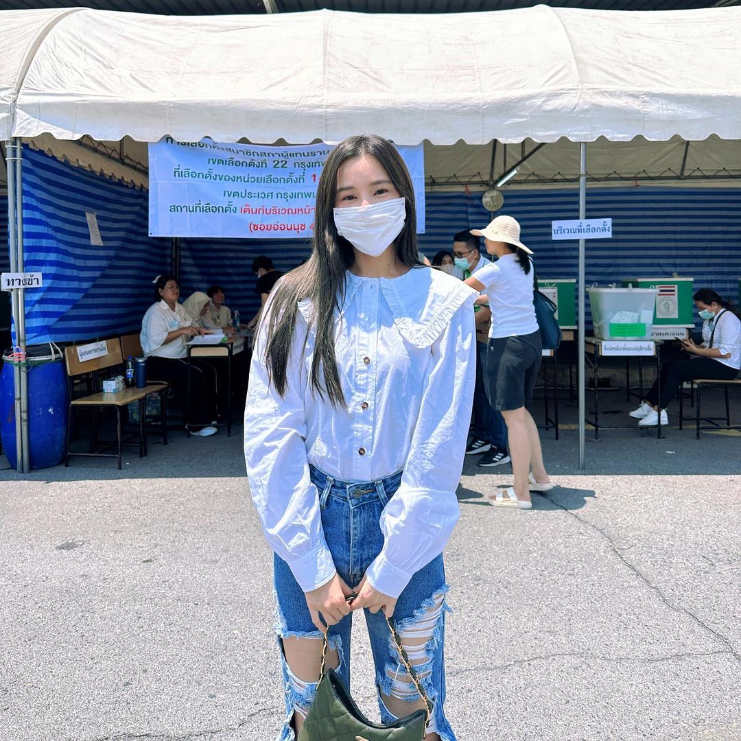 ออม - สุชาร์ มานะยิ่ง