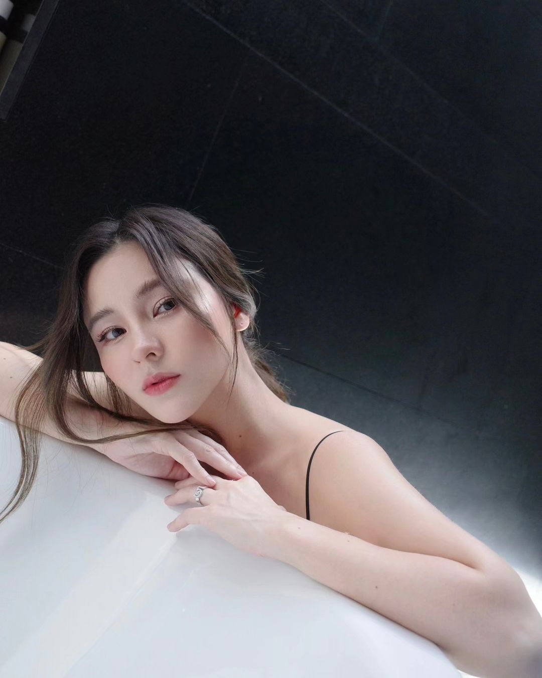 ออม - สุชาร์ มานะยิ่ง