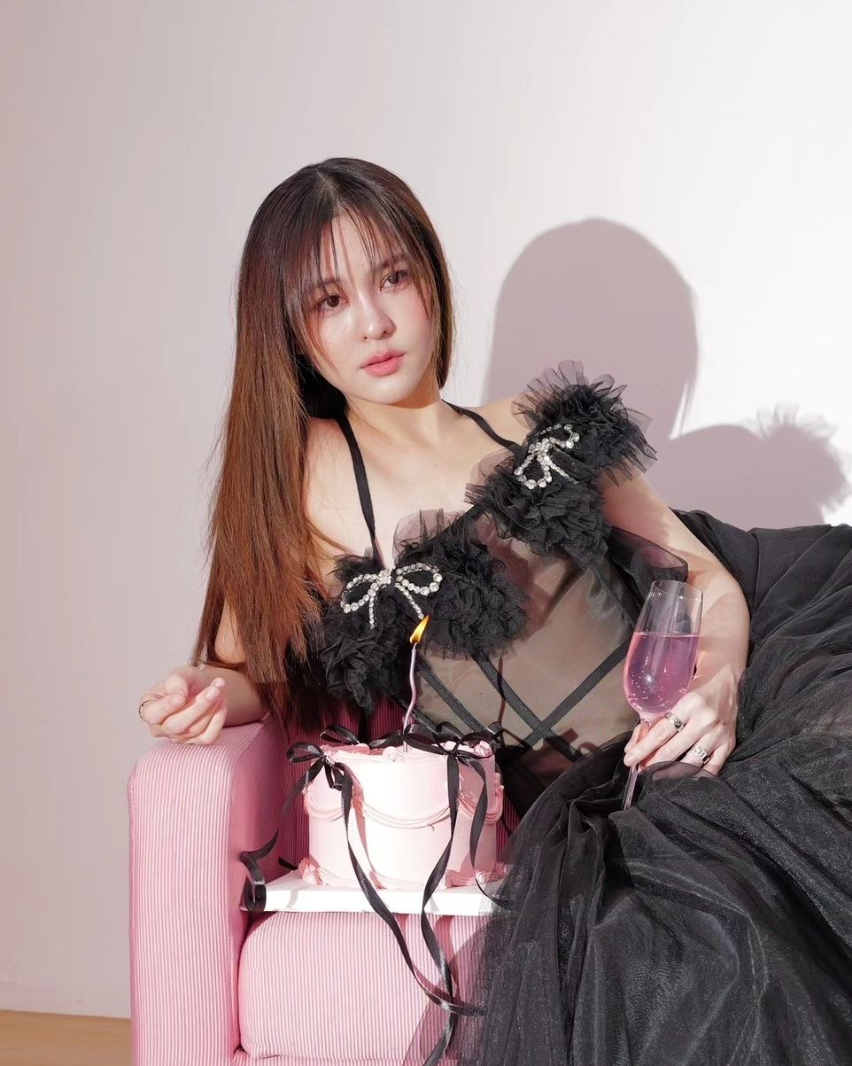ออม - สุชาร์ มานะยิ่ง