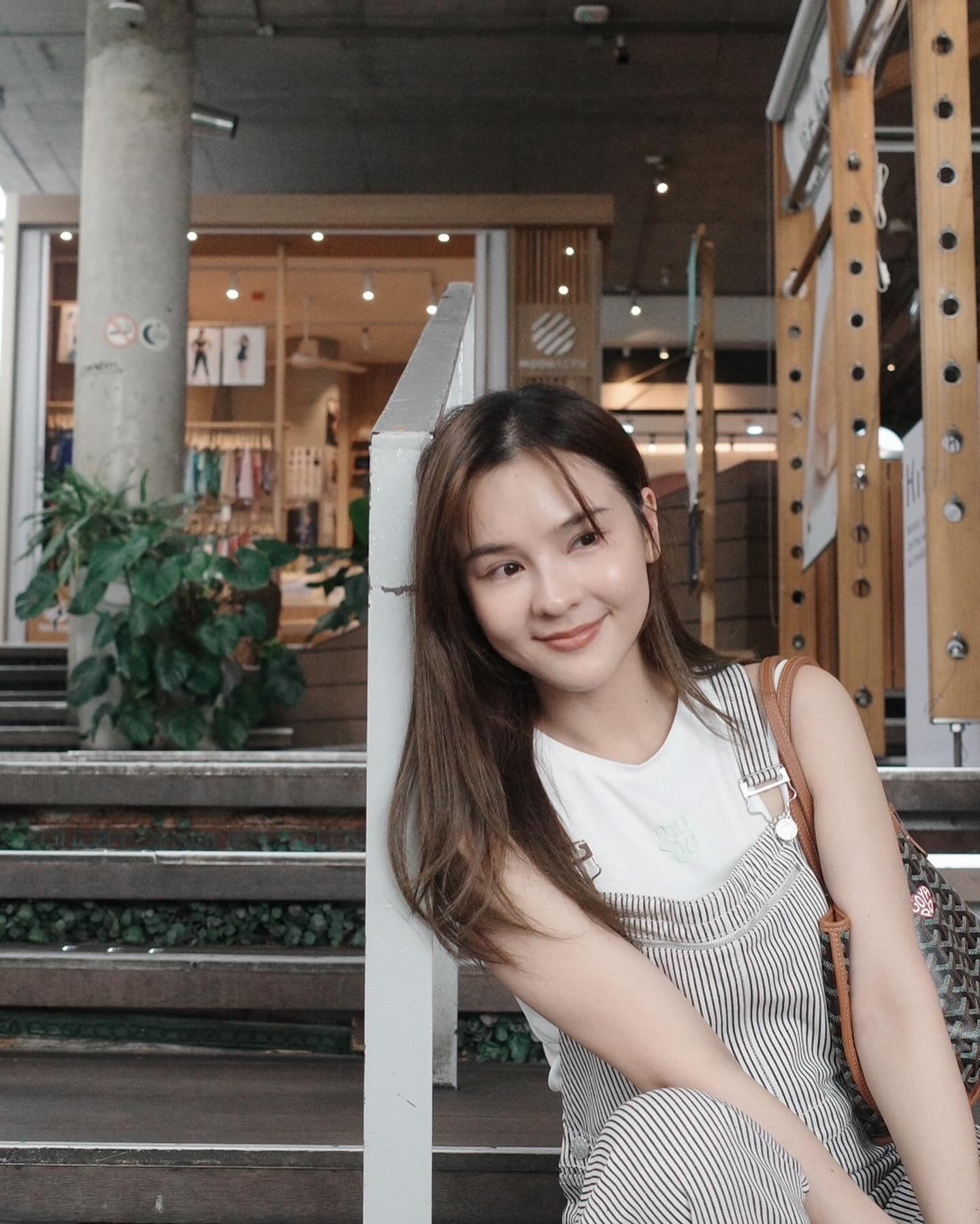 ออม - สุชาร์ มานะยิ่ง