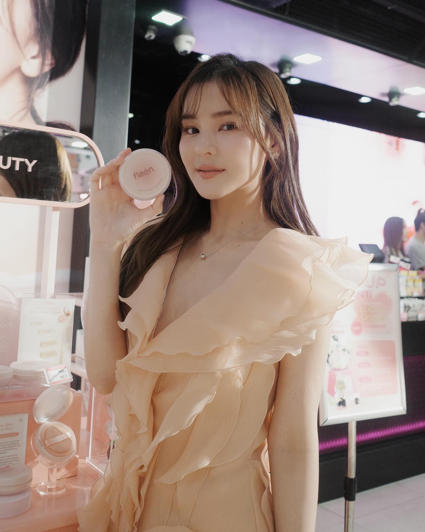 ออม - สุชาร์ มานะยิ่ง
