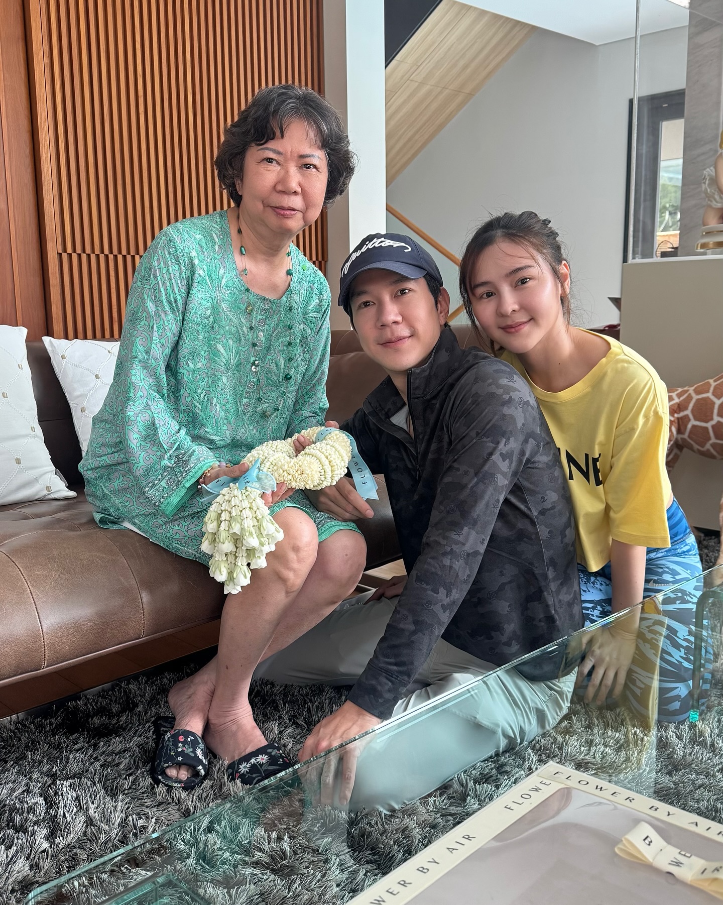ออม - สุชาร์ มานะยิ่ง