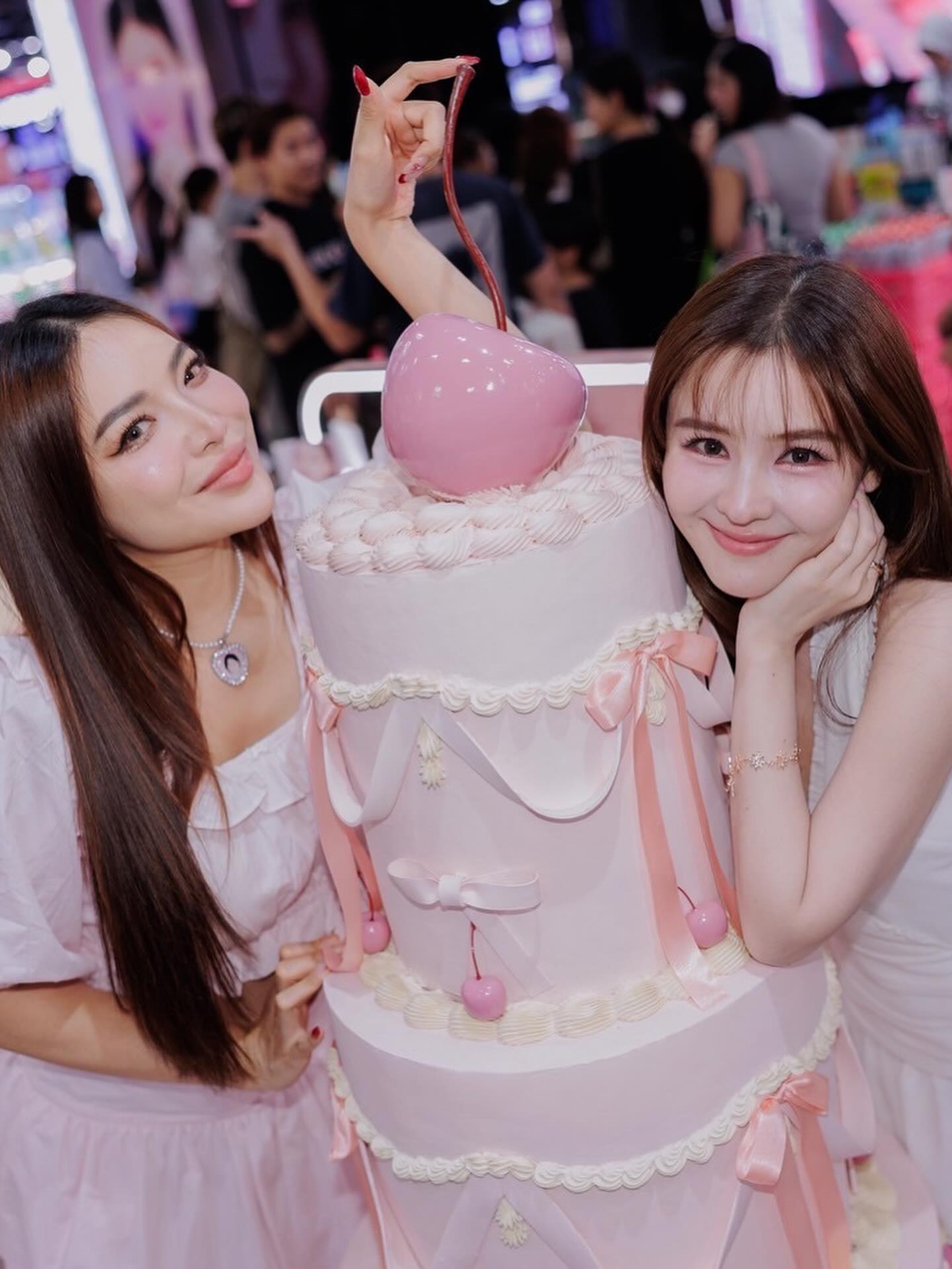 ออม - สุชาร์ มานะยิ่ง
