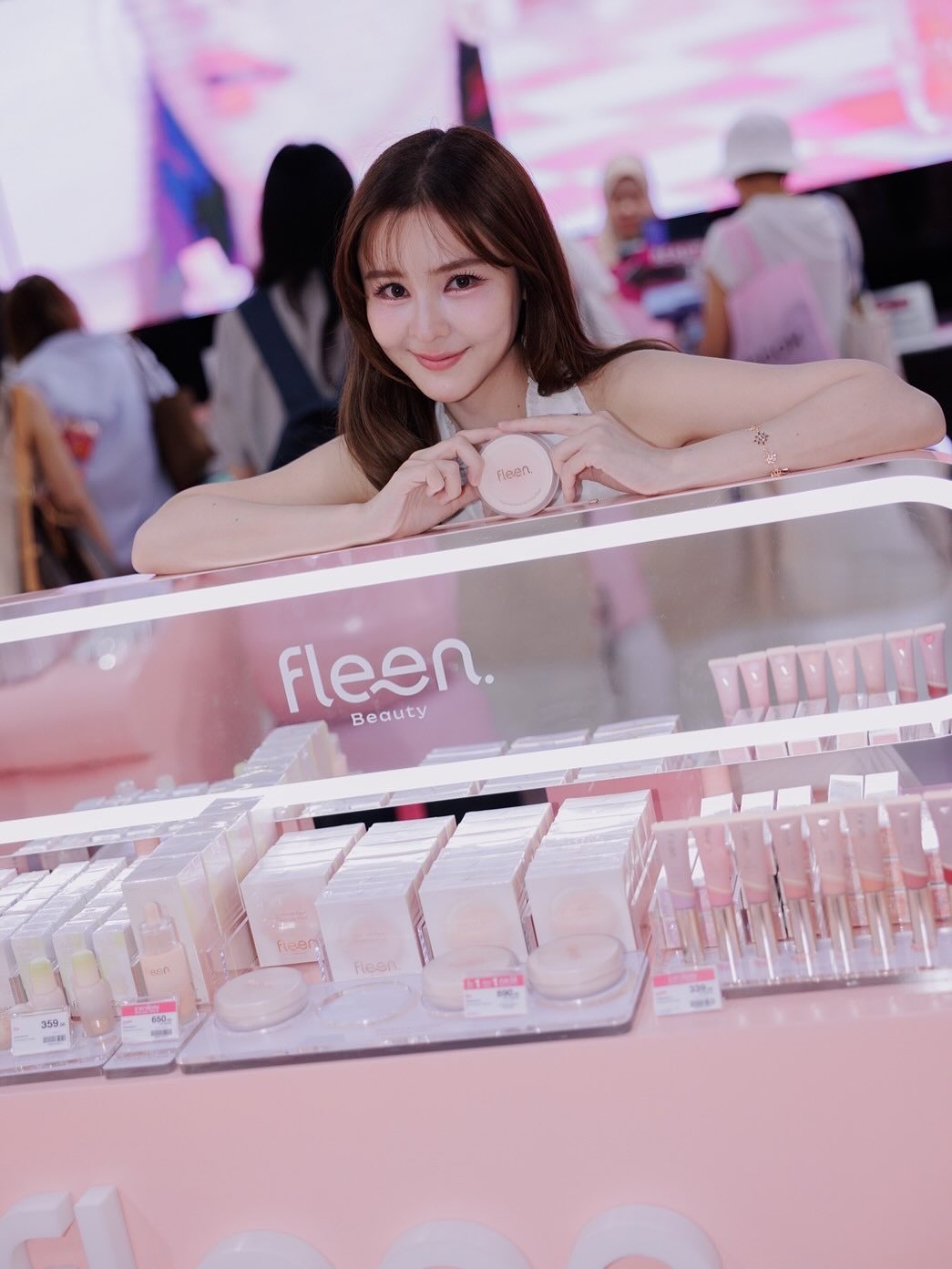 ออม - สุชาร์ มานะยิ่ง