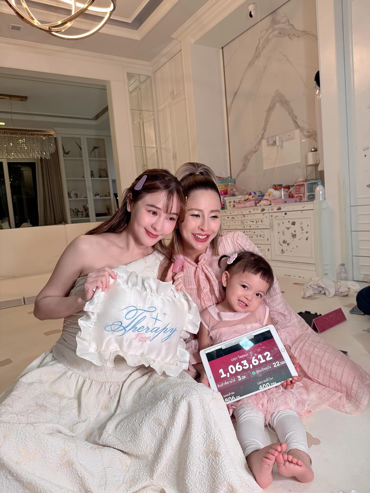 ออม - สุชาร์ มานะยิ่ง