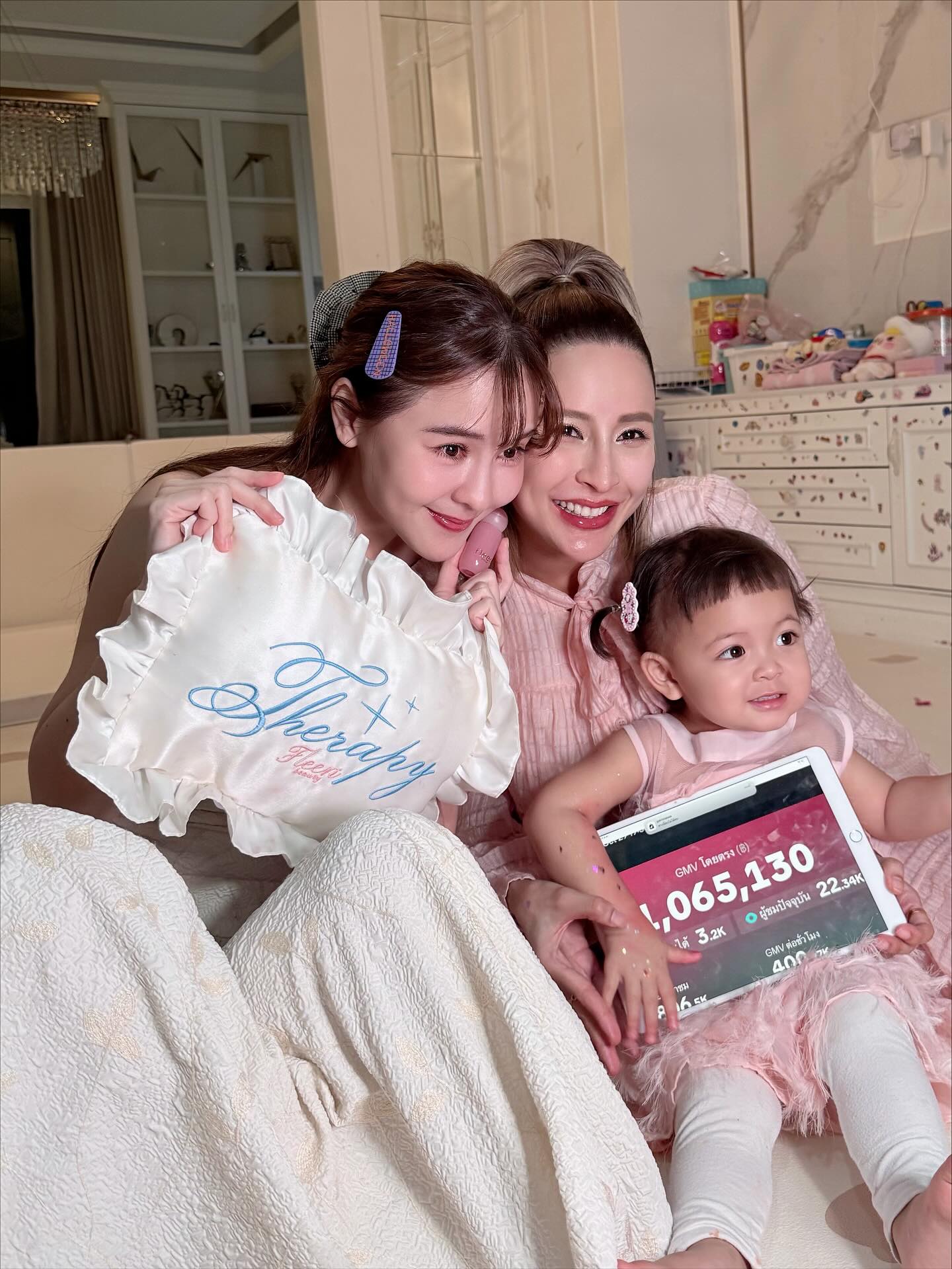 ออม - สุชาร์ มานะยิ่ง