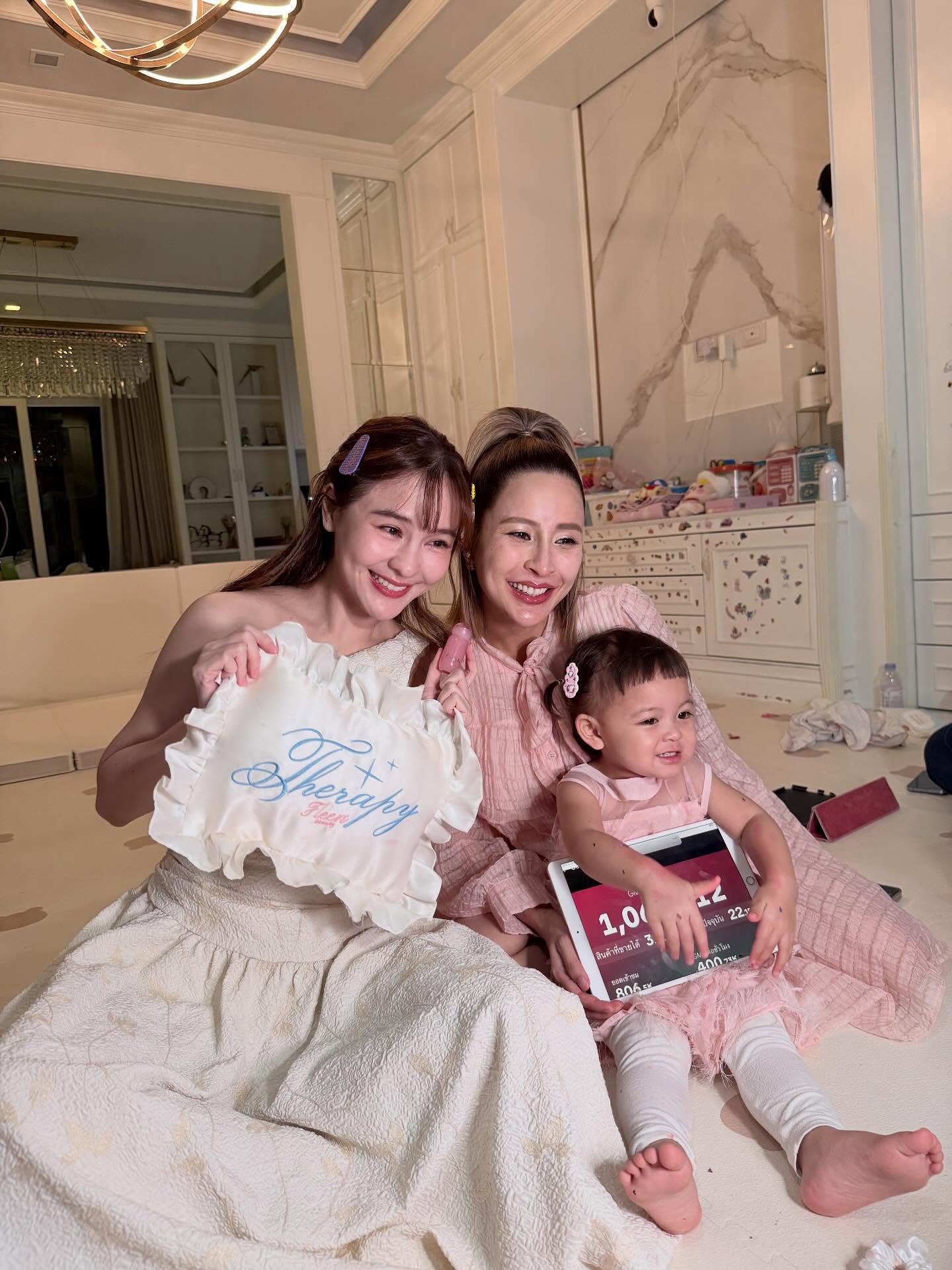 ออม - สุชาร์ มานะยิ่ง