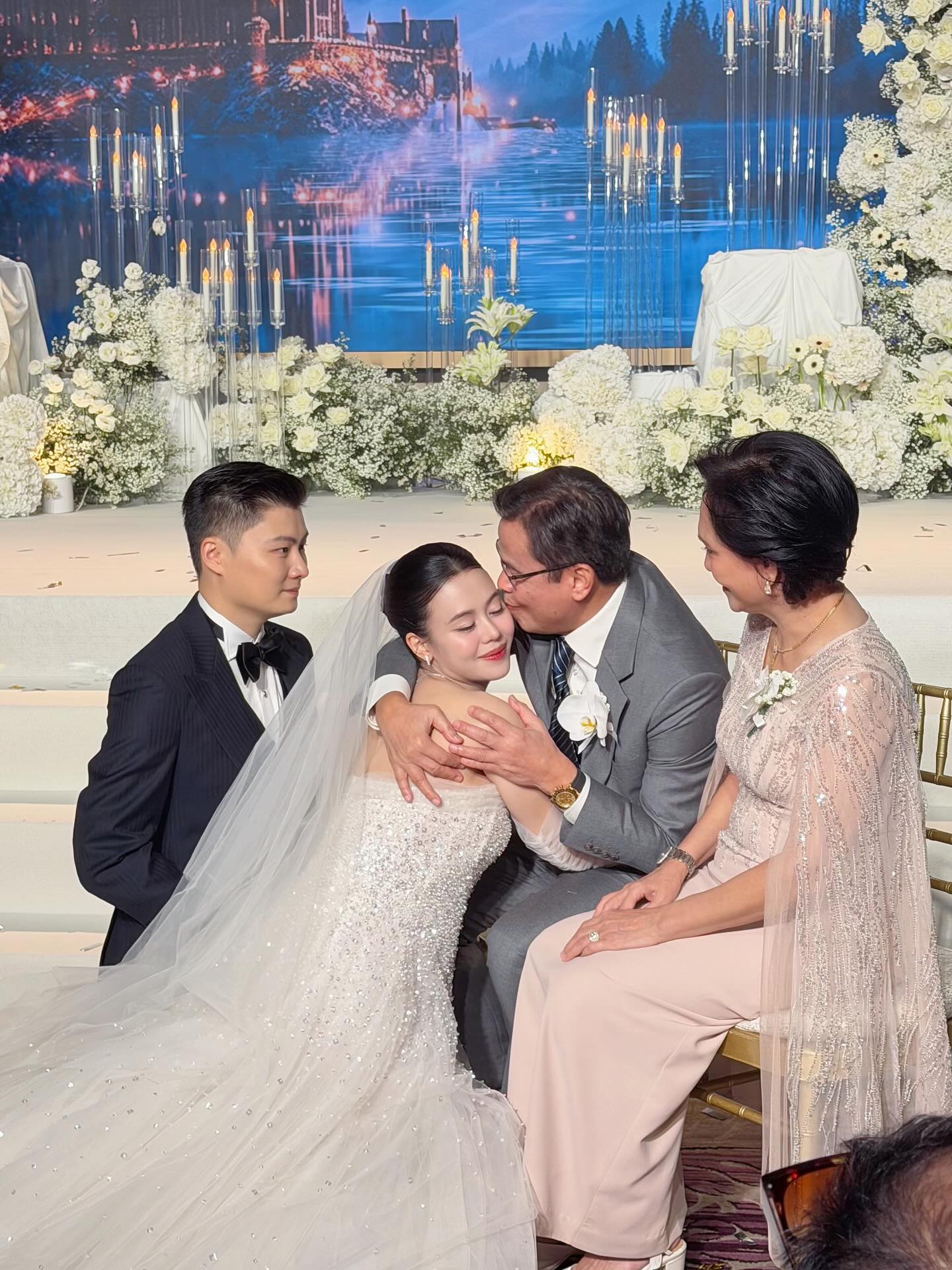 ออม - สุชาร์ มานะยิ่ง