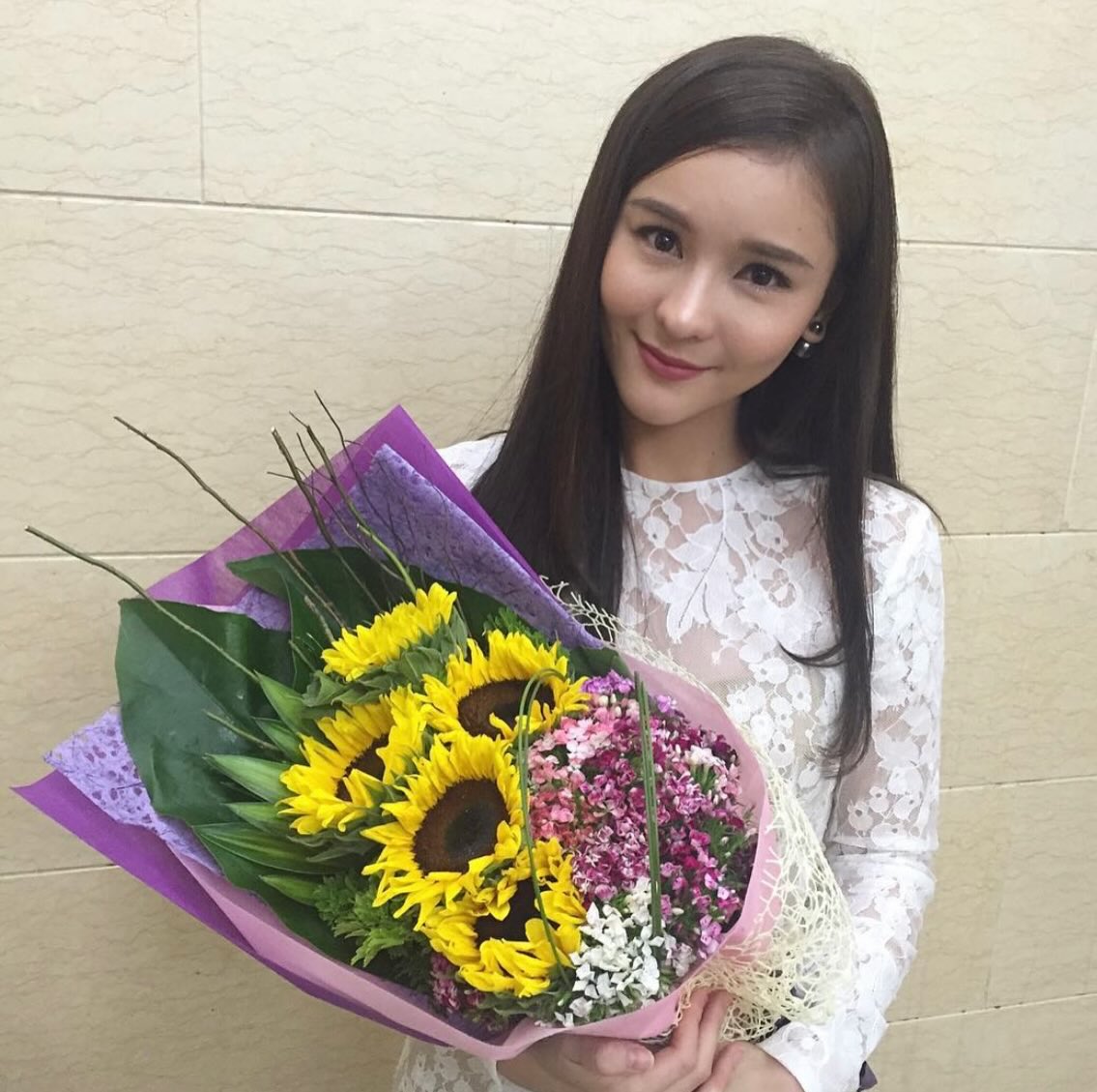 ออม - สุชาร์ มานะยิ่ง