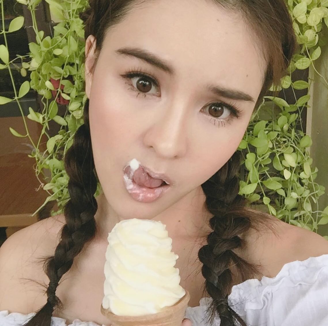 ออม - สุชาร์ มานะยิ่ง