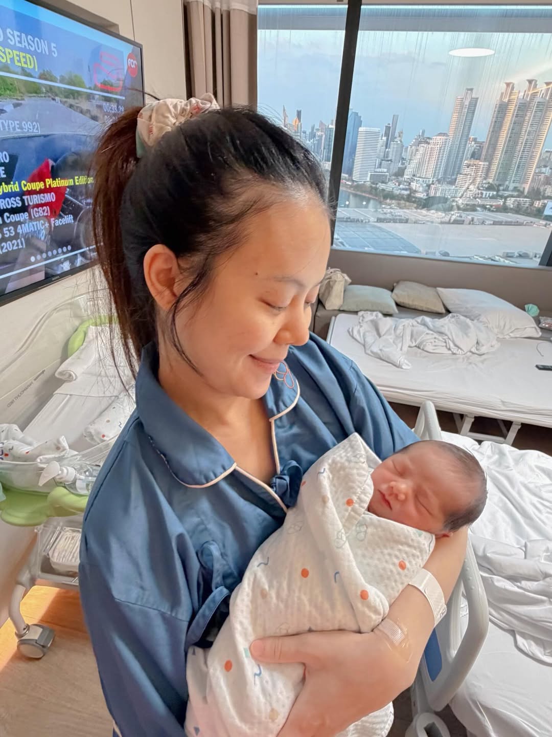 ออม - สุชาร์ มานะยิ่ง