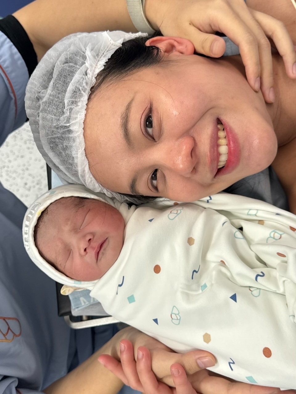 ออม - สุชาร์ มานะยิ่ง