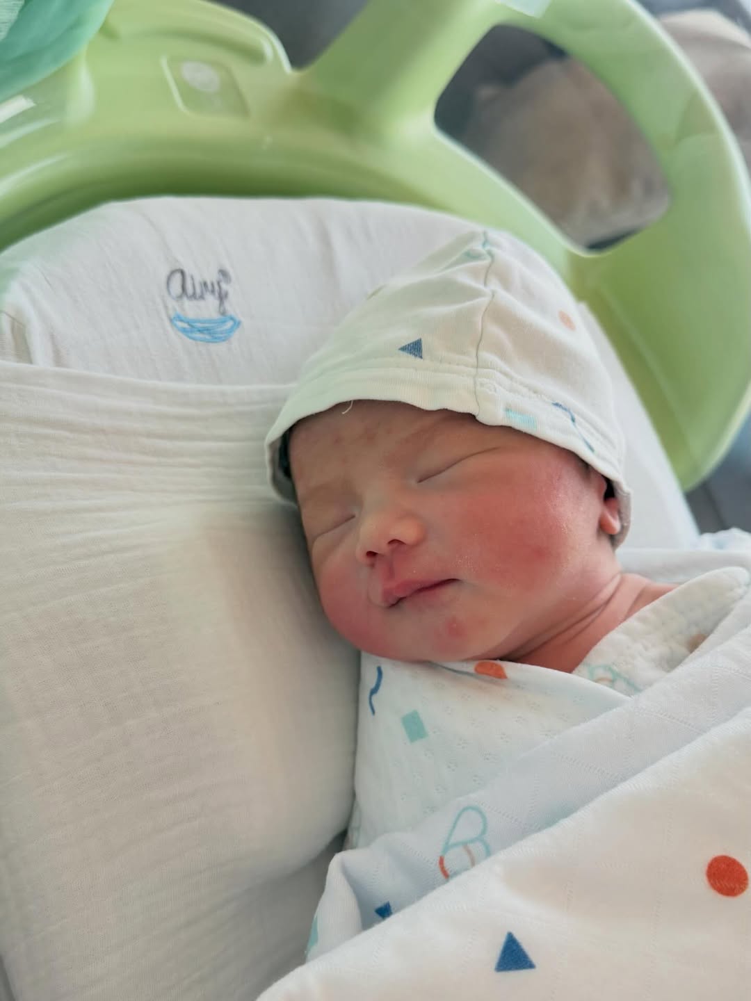 ออม - สุชาร์ มานะยิ่ง