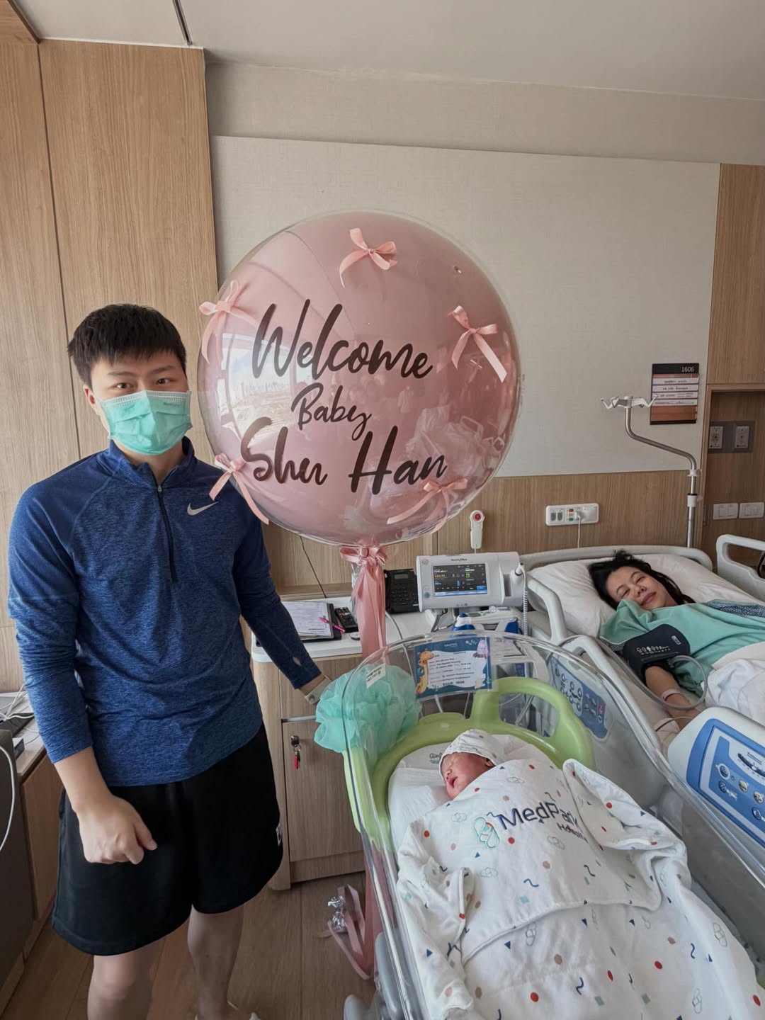 ออม - สุชาร์ มานะยิ่ง