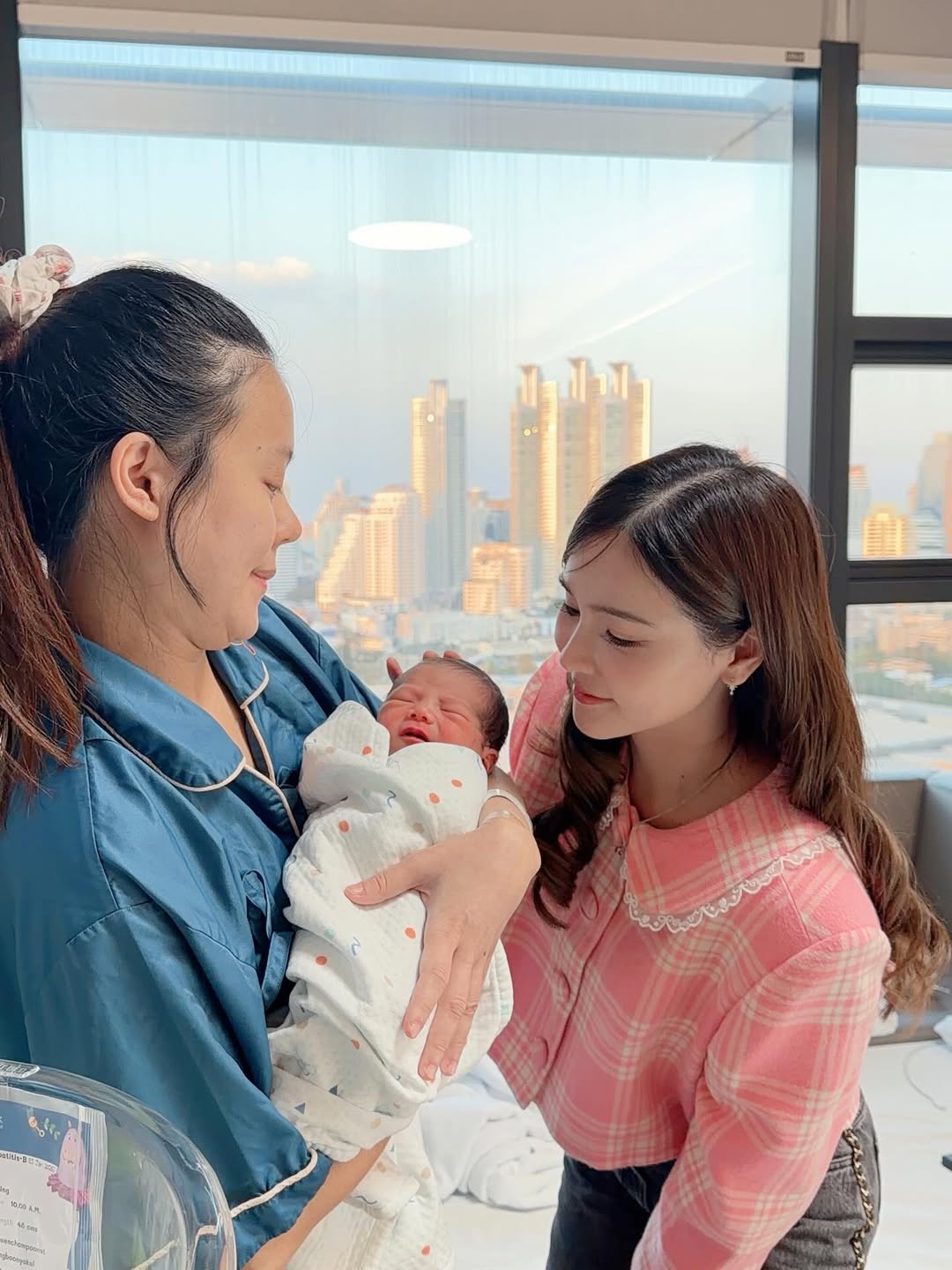 ออม - สุชาร์ มานะยิ่ง