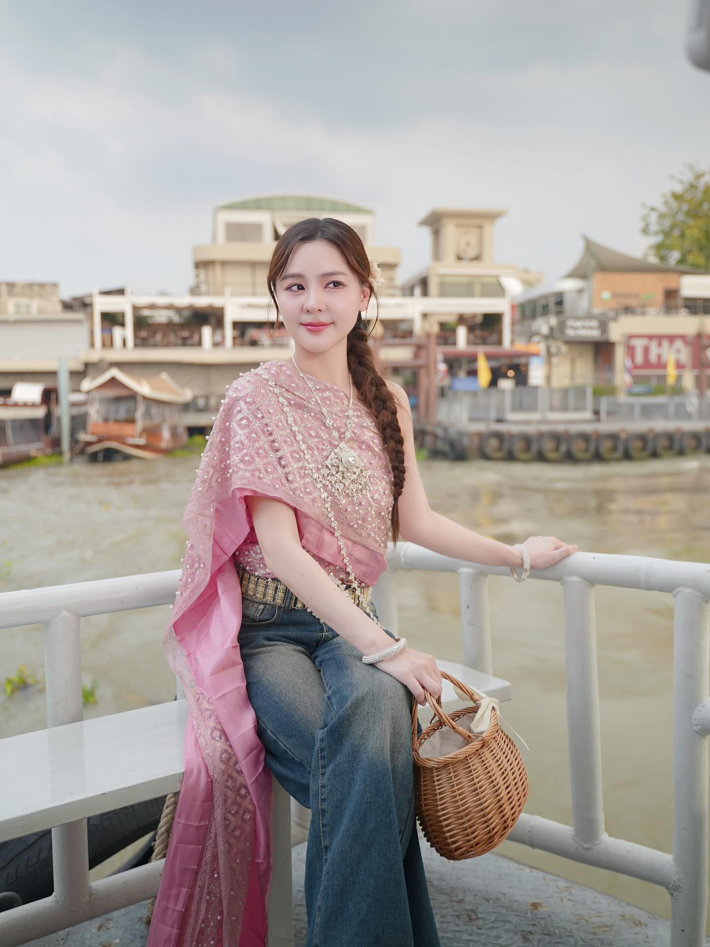 ออม - สุชาร์ มานะยิ่ง