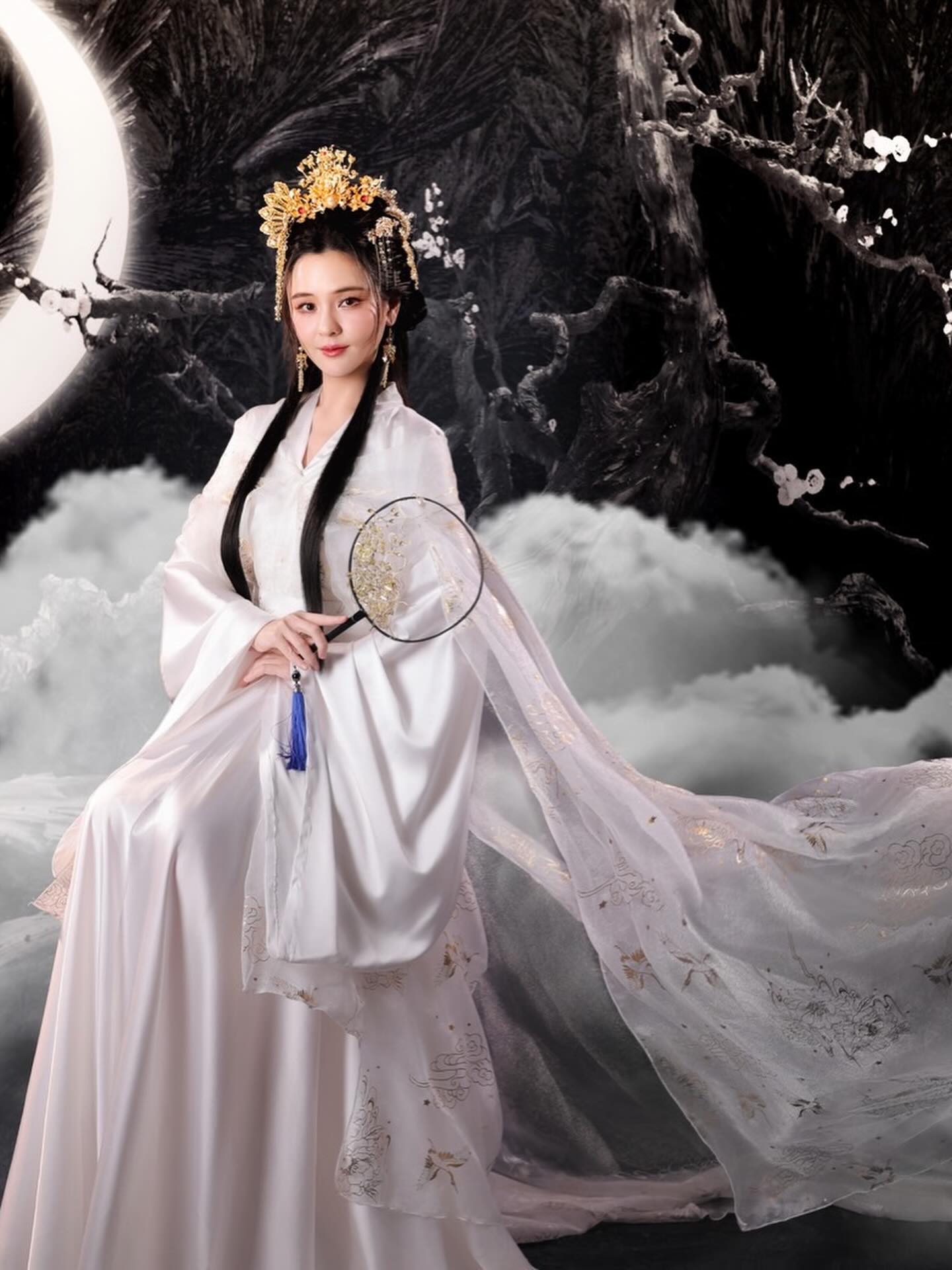 ออม - สุชาร์ มานะยิ่ง