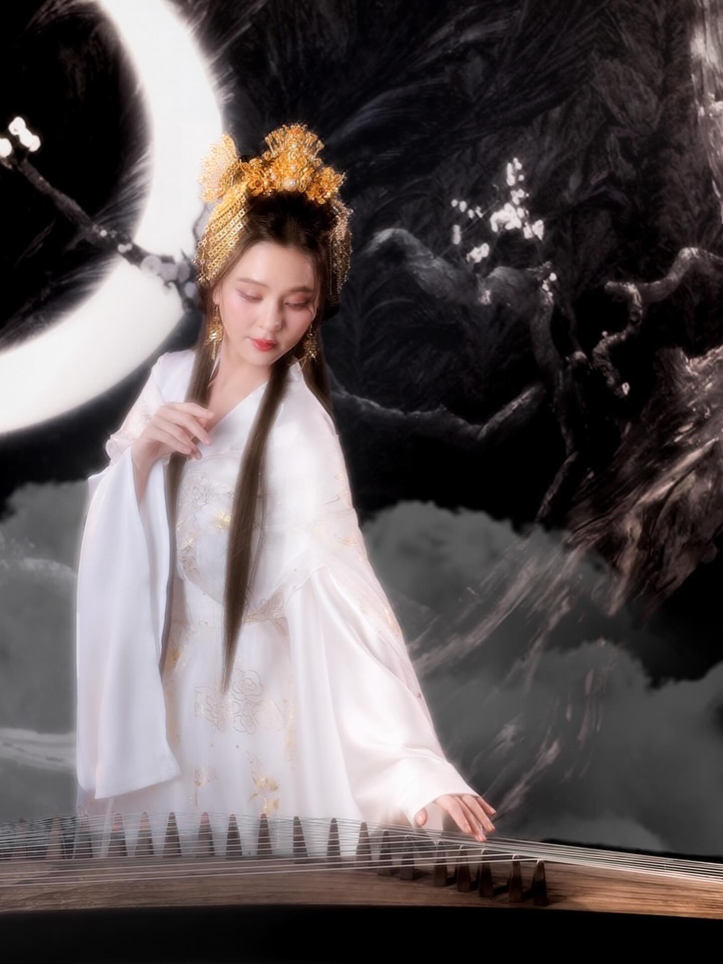 ออม - สุชาร์ มานะยิ่ง