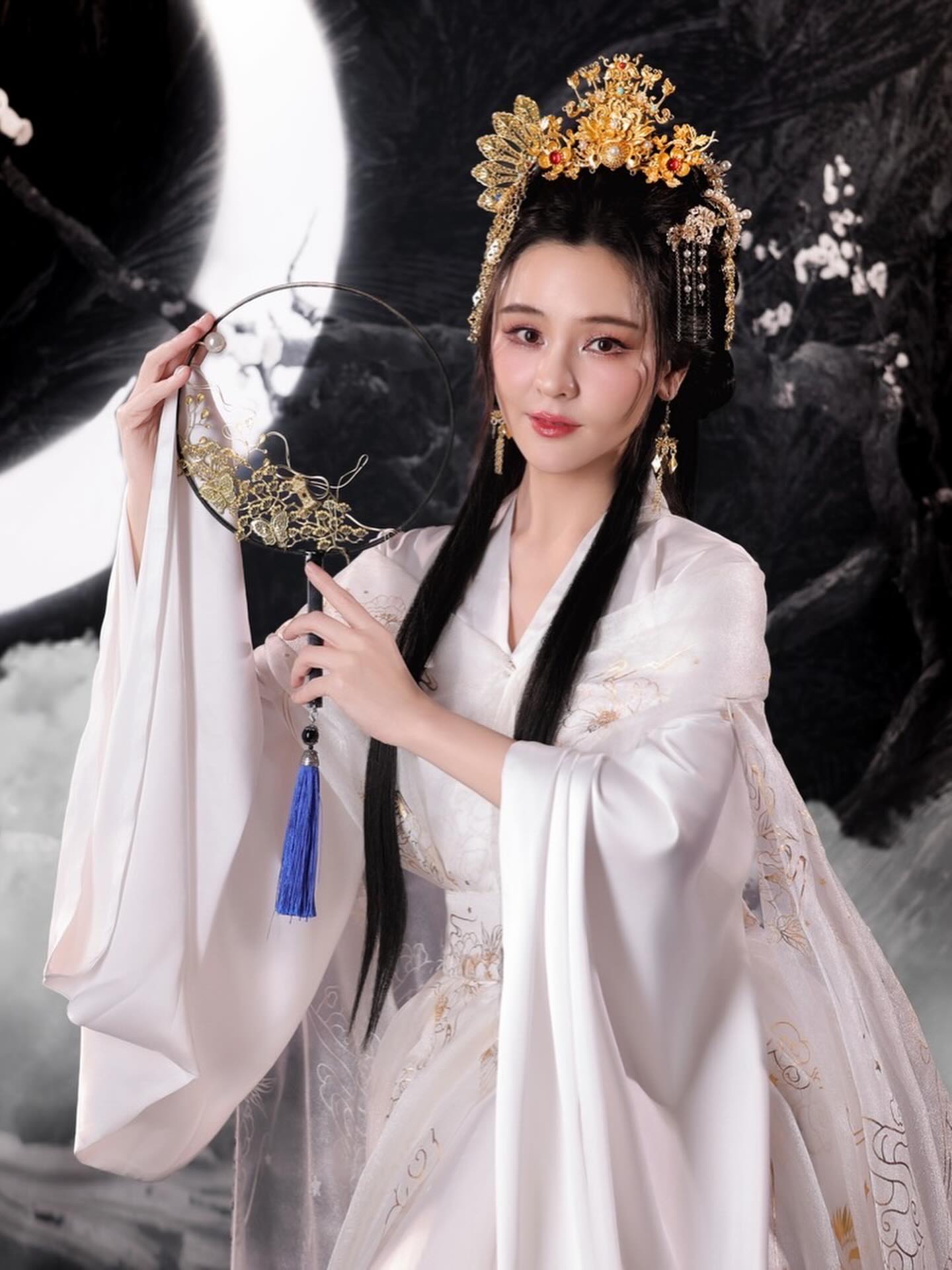 ออม - สุชาร์ มานะยิ่ง