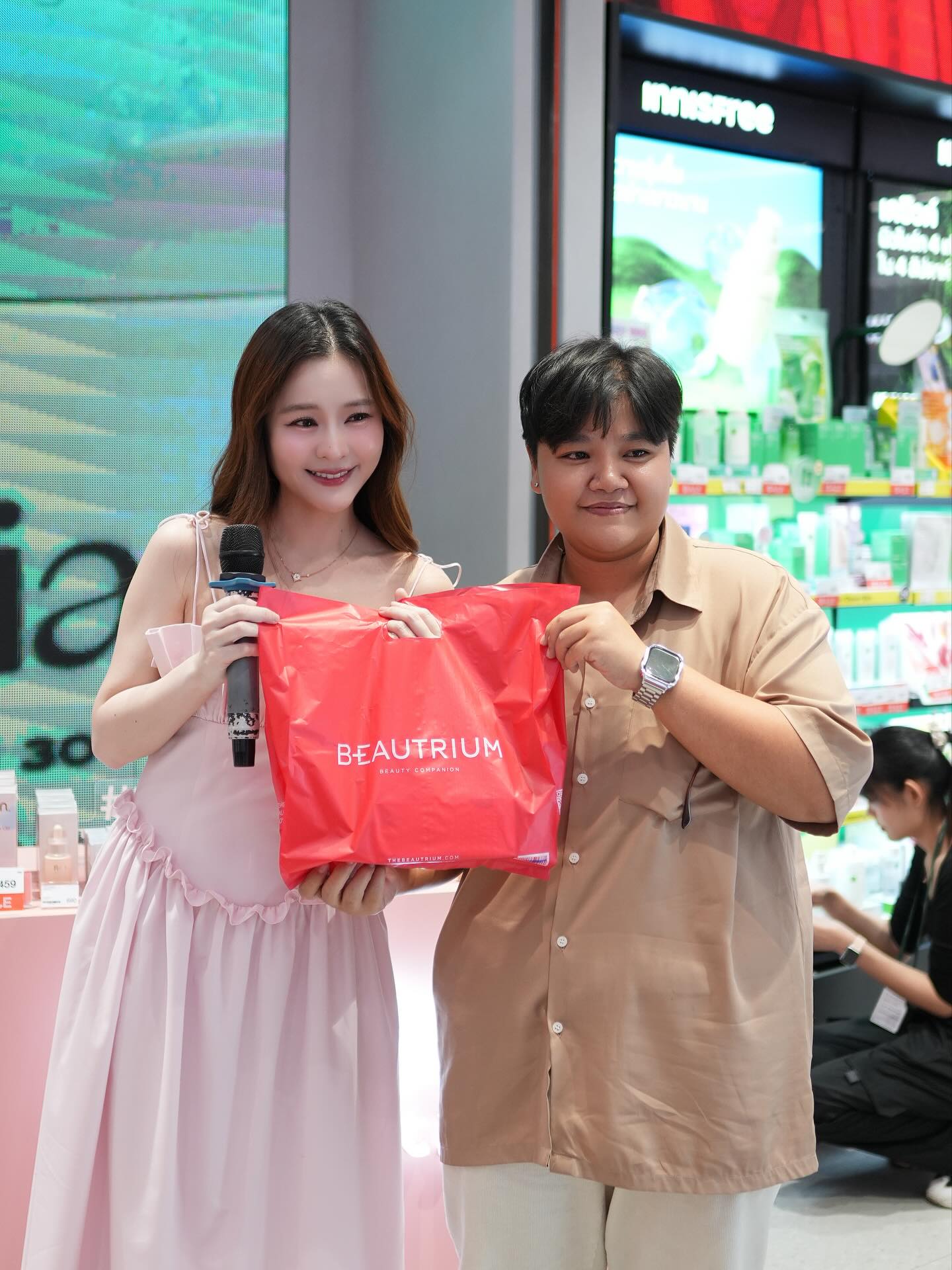 ออม - สุชาร์ มานะยิ่ง